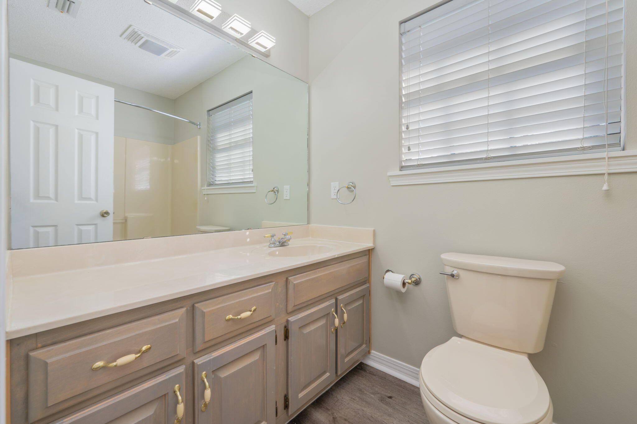 TEN LAKE ESTATES UNIT 1 - Residential Lease