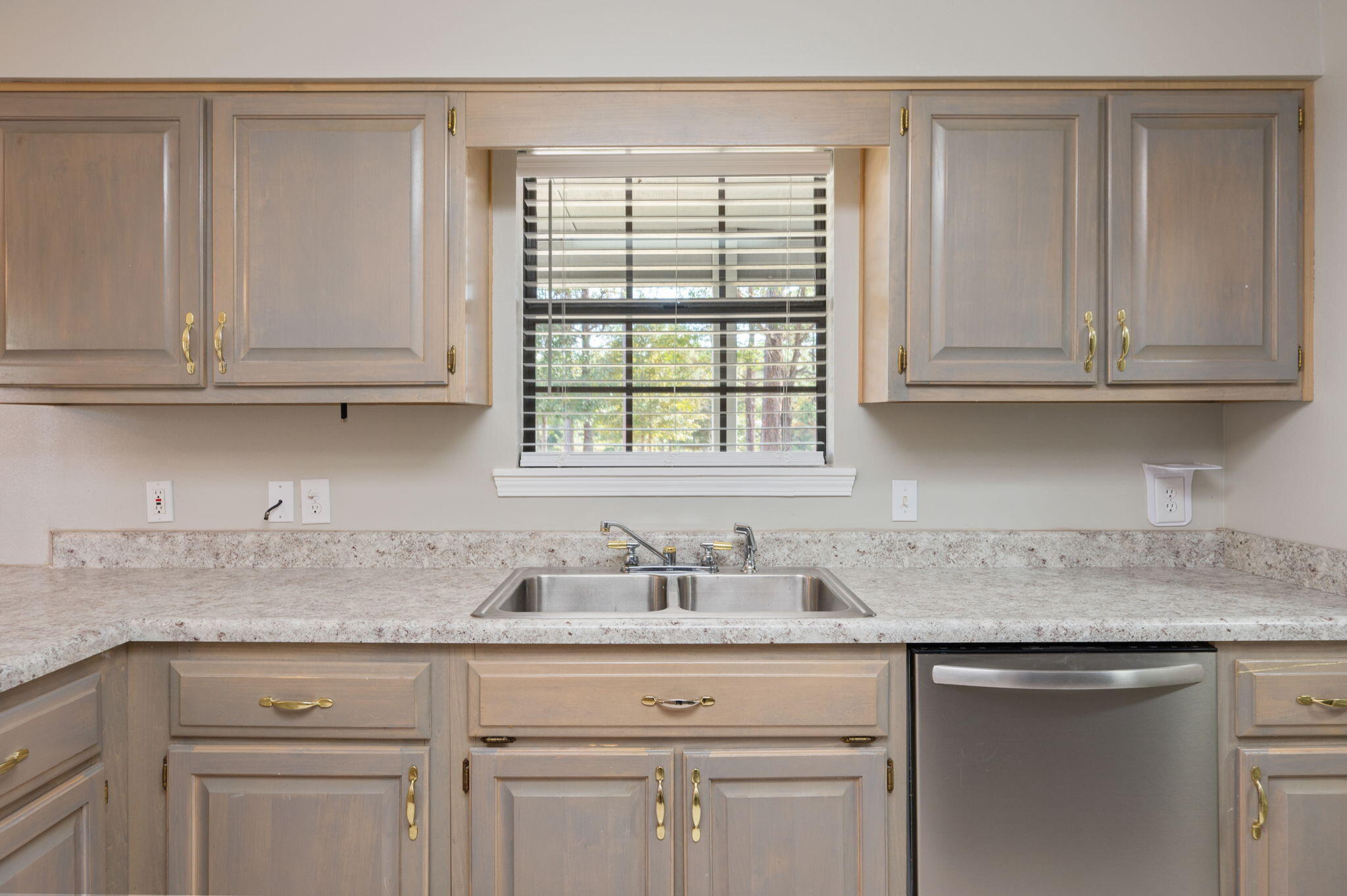 TEN LAKE ESTATES UNIT 1 - Residential Lease