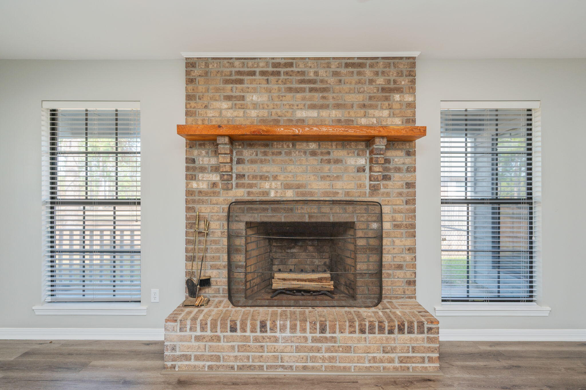 TEN LAKE ESTATES UNIT 1 - Residential Lease