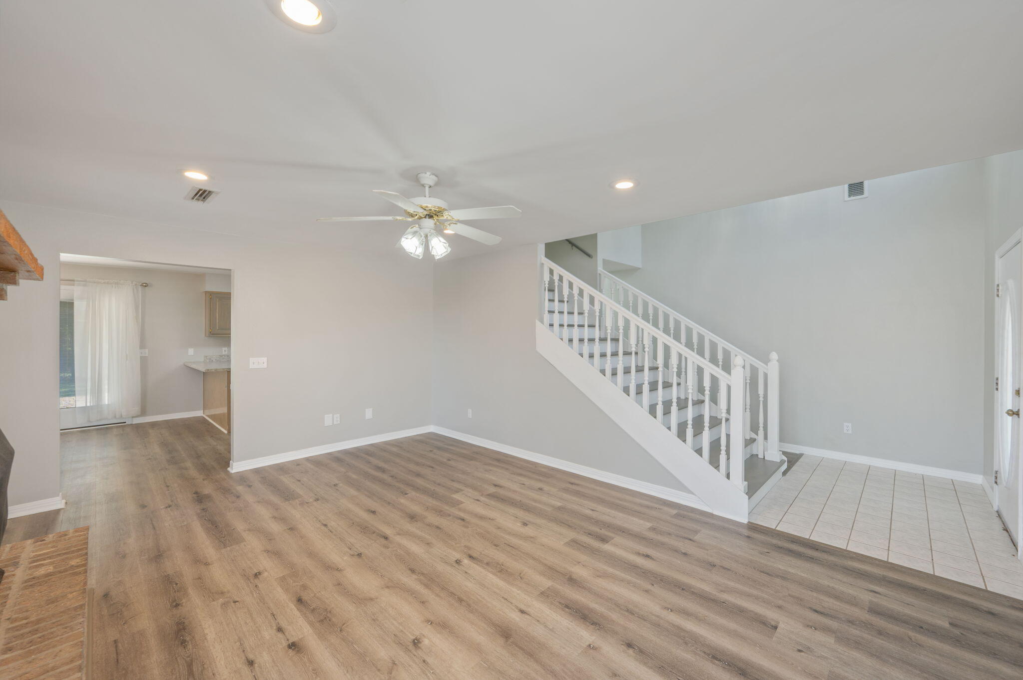 TEN LAKE ESTATES UNIT 1 - Residential Lease