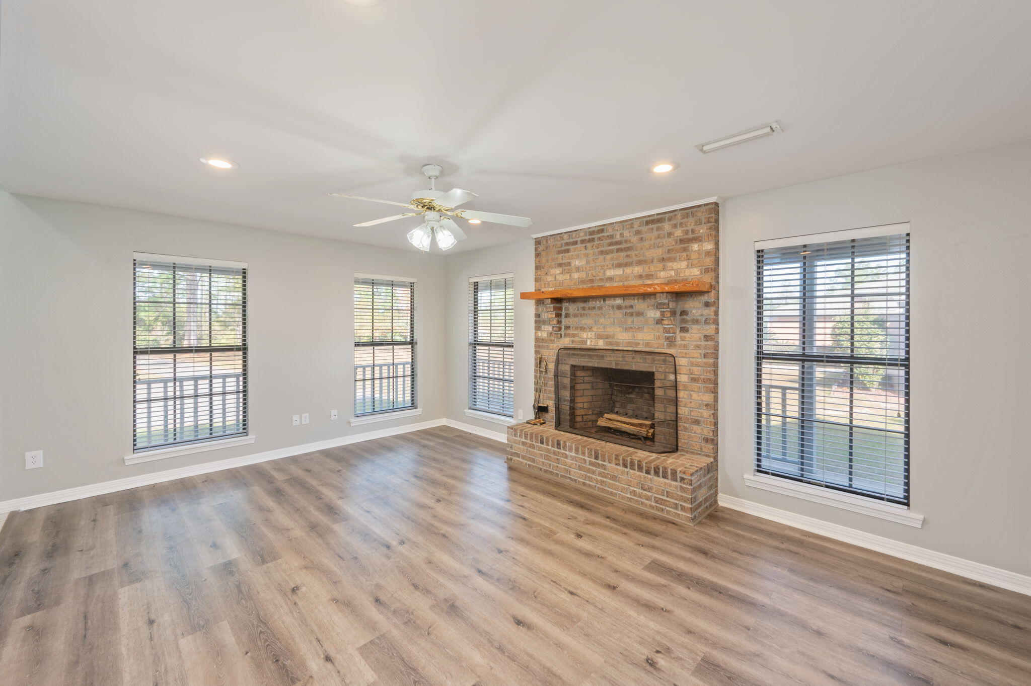 TEN LAKE ESTATES UNIT 1 - Residential Lease