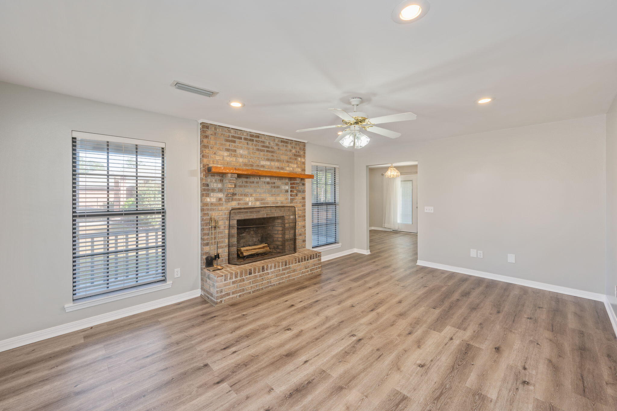 TEN LAKE ESTATES UNIT 1 - Residential Lease