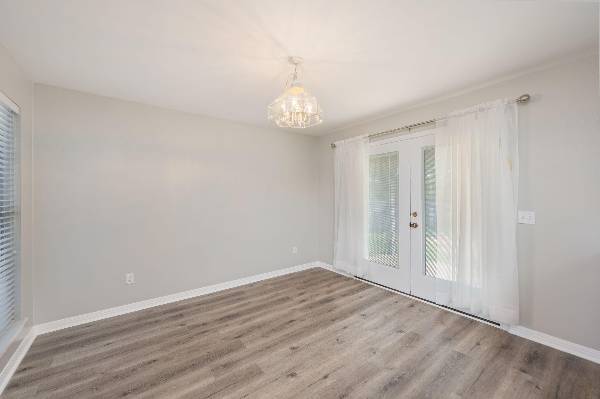 TEN LAKE ESTATES UNIT 1 - Residential Lease