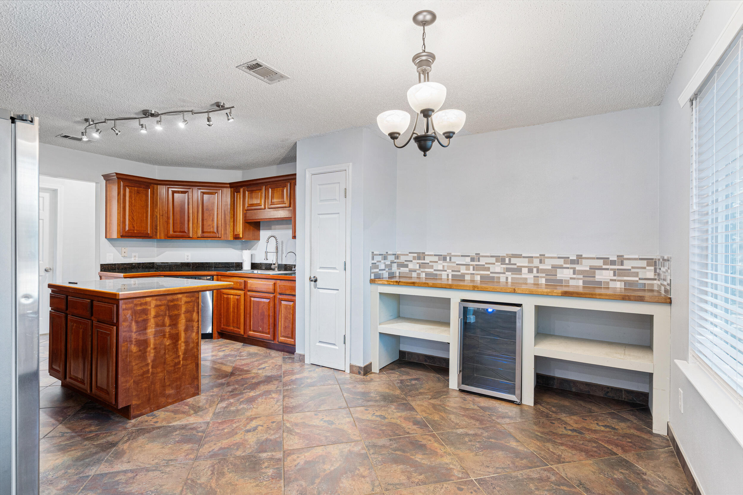 COUNTRY BREEZE ESTATES - Residential