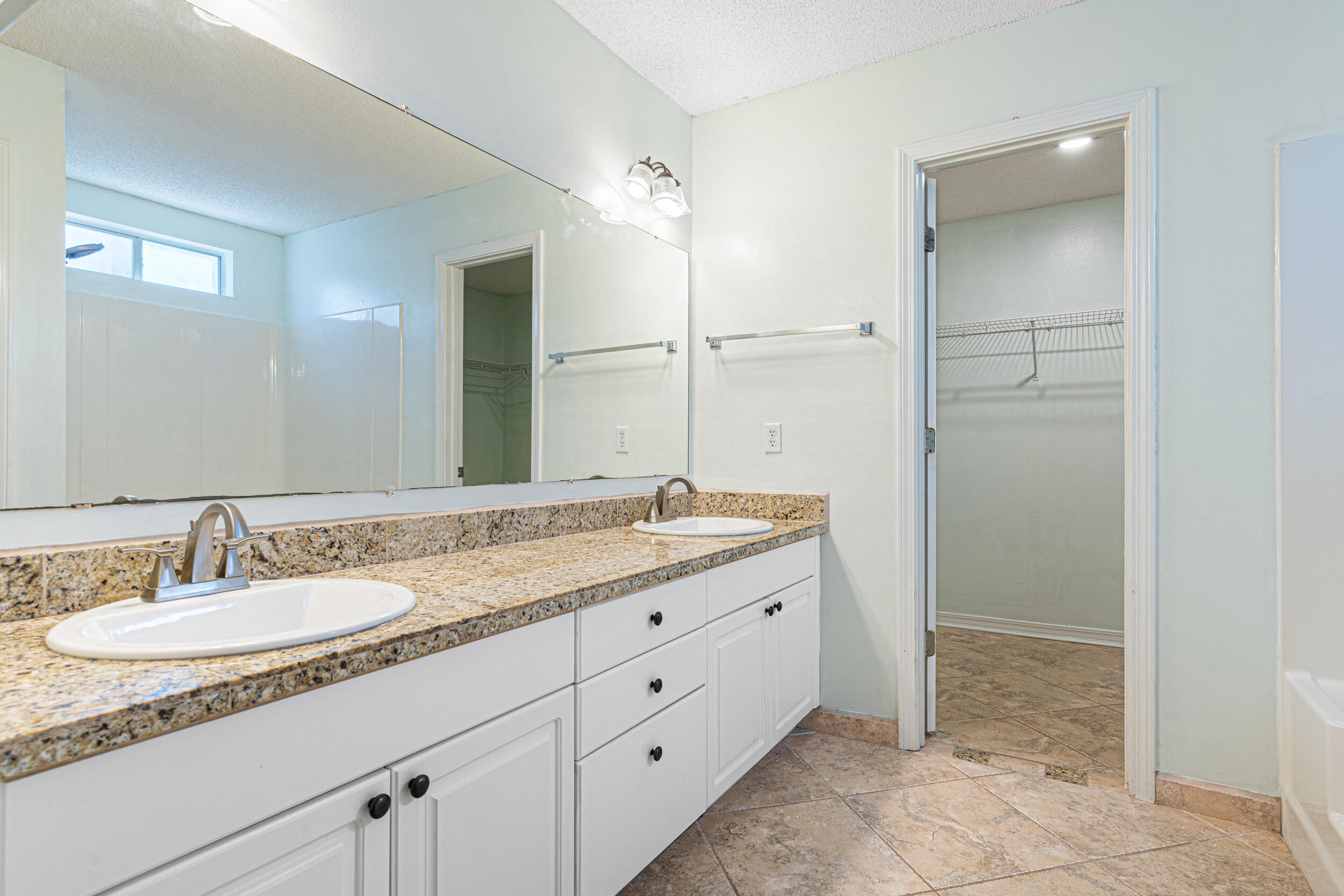 COUNTRY BREEZE ESTATES - Residential