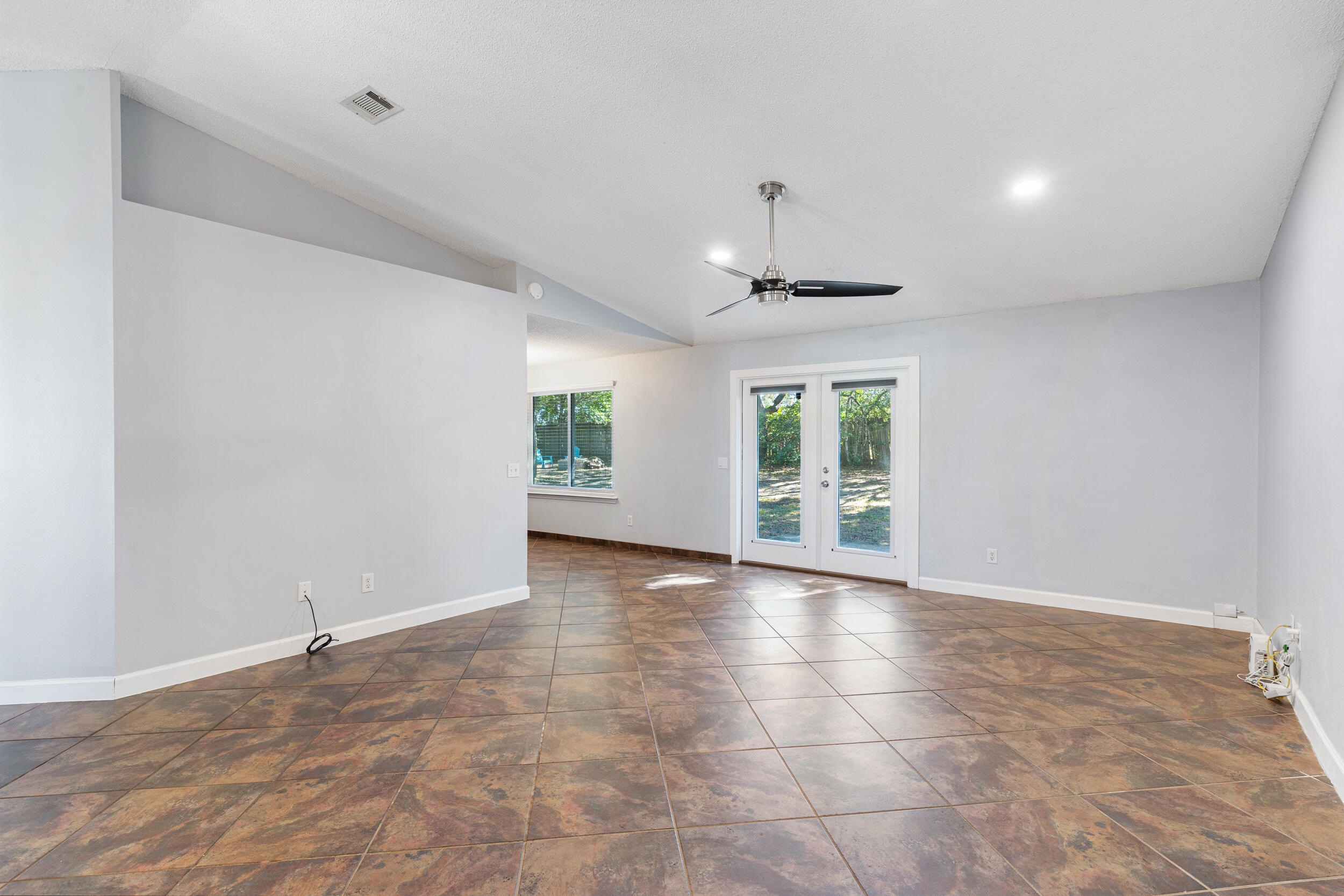 COUNTRY BREEZE ESTATES - Residential
