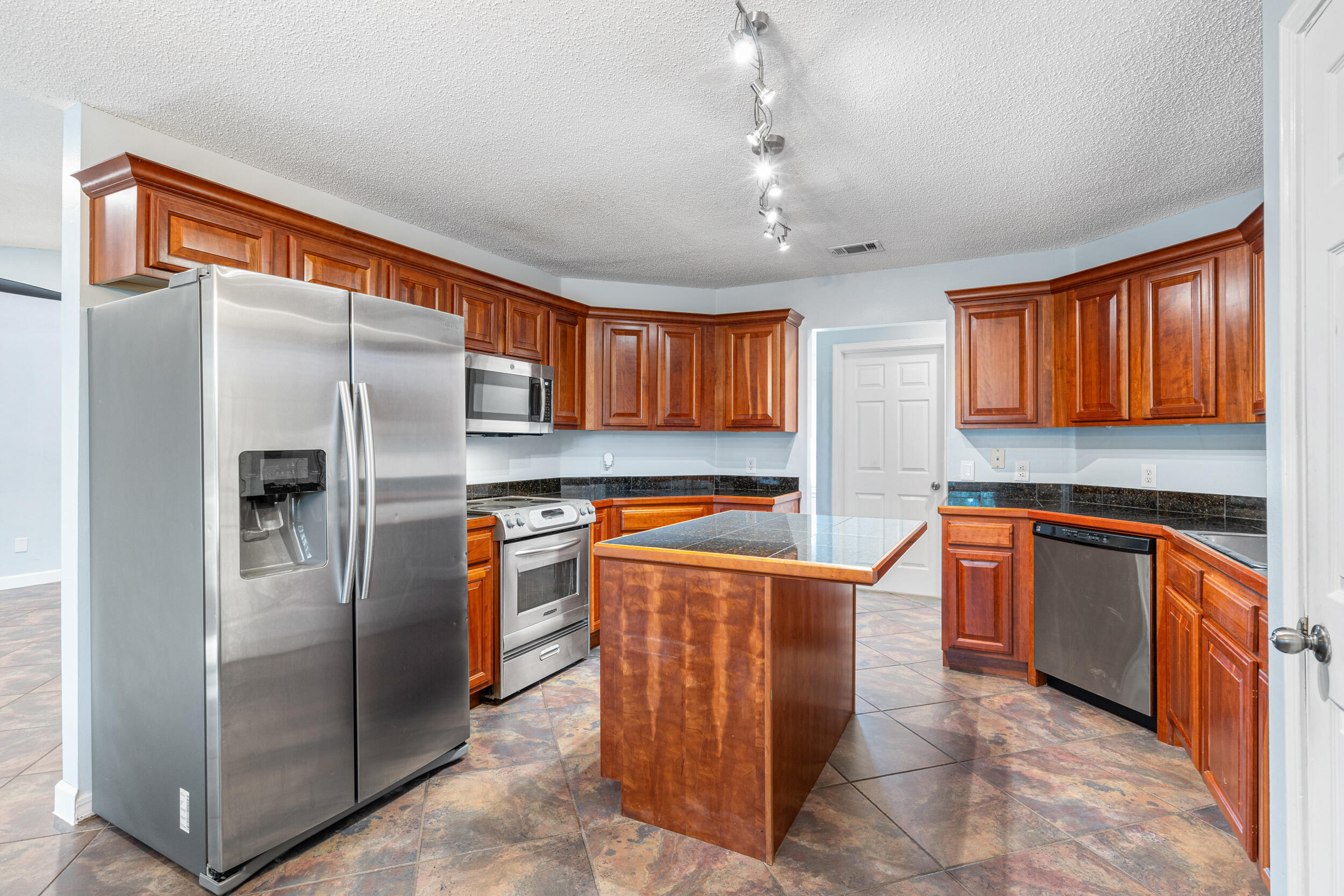 COUNTRY BREEZE ESTATES - Residential