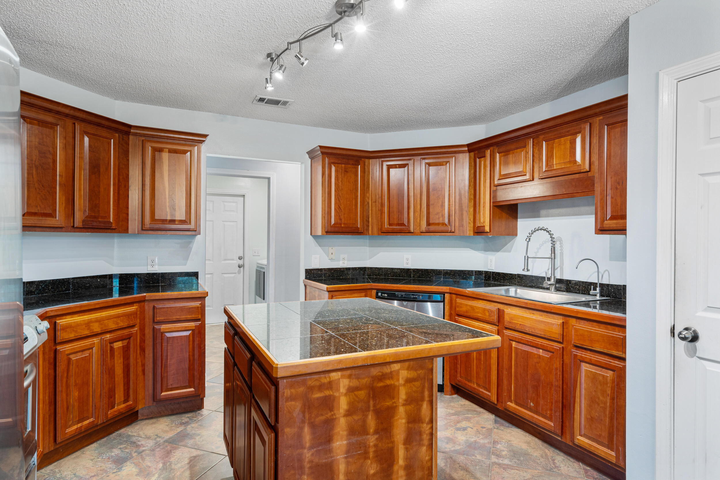 COUNTRY BREEZE ESTATES - Residential