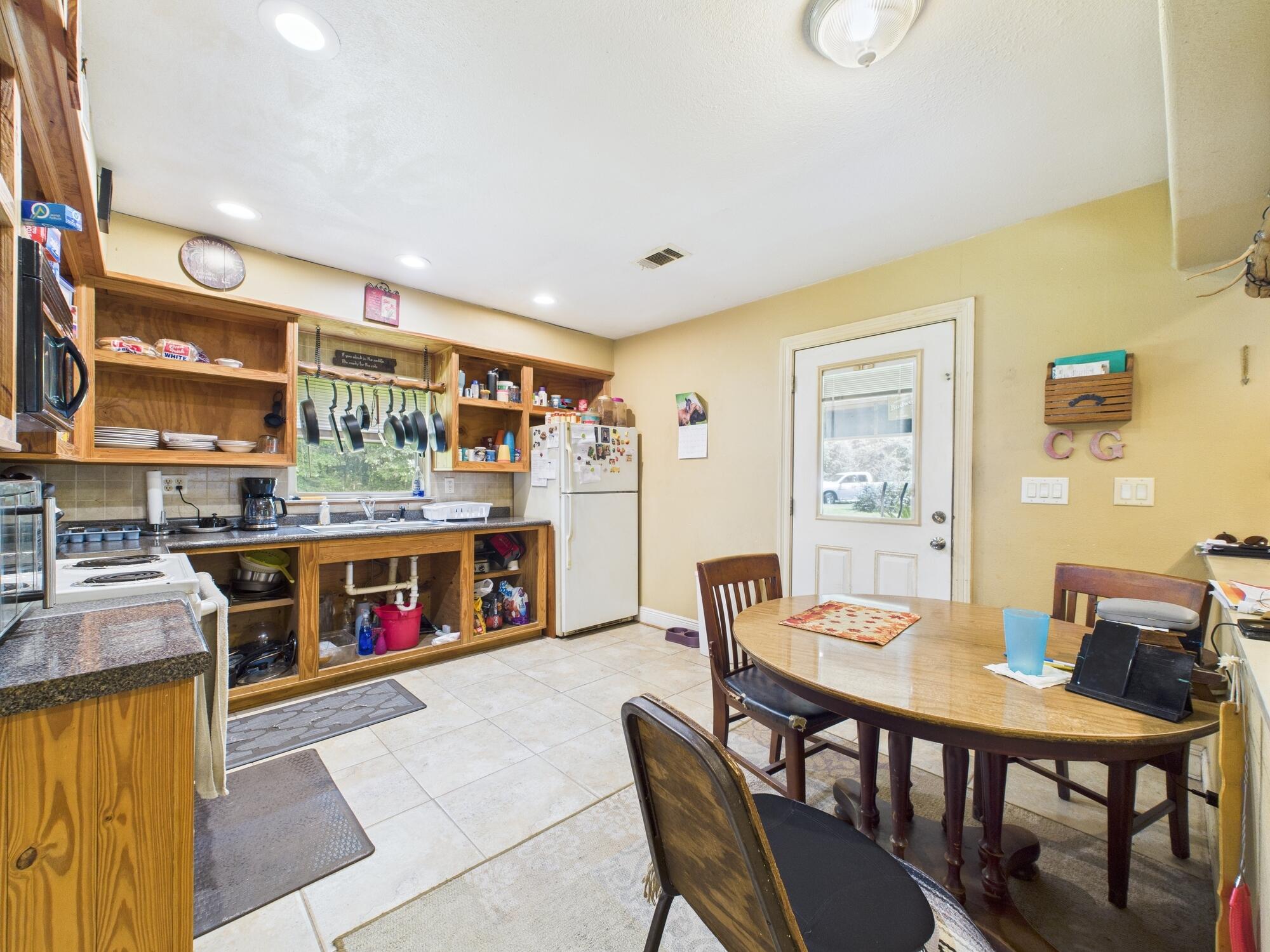 NO RECORDED SUBDIVISION - Residential