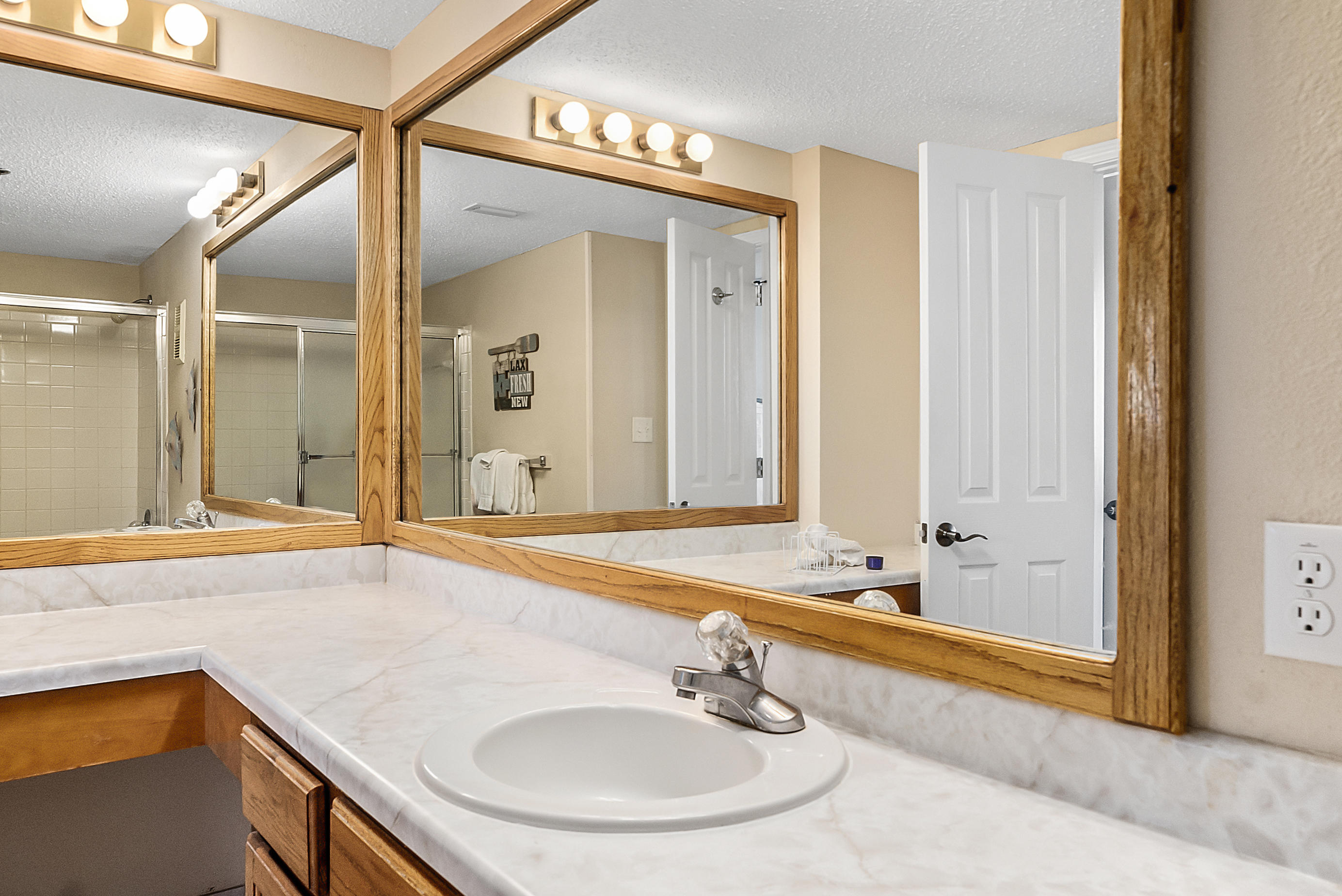 ISLANDER CONDO PH 1 - Residential