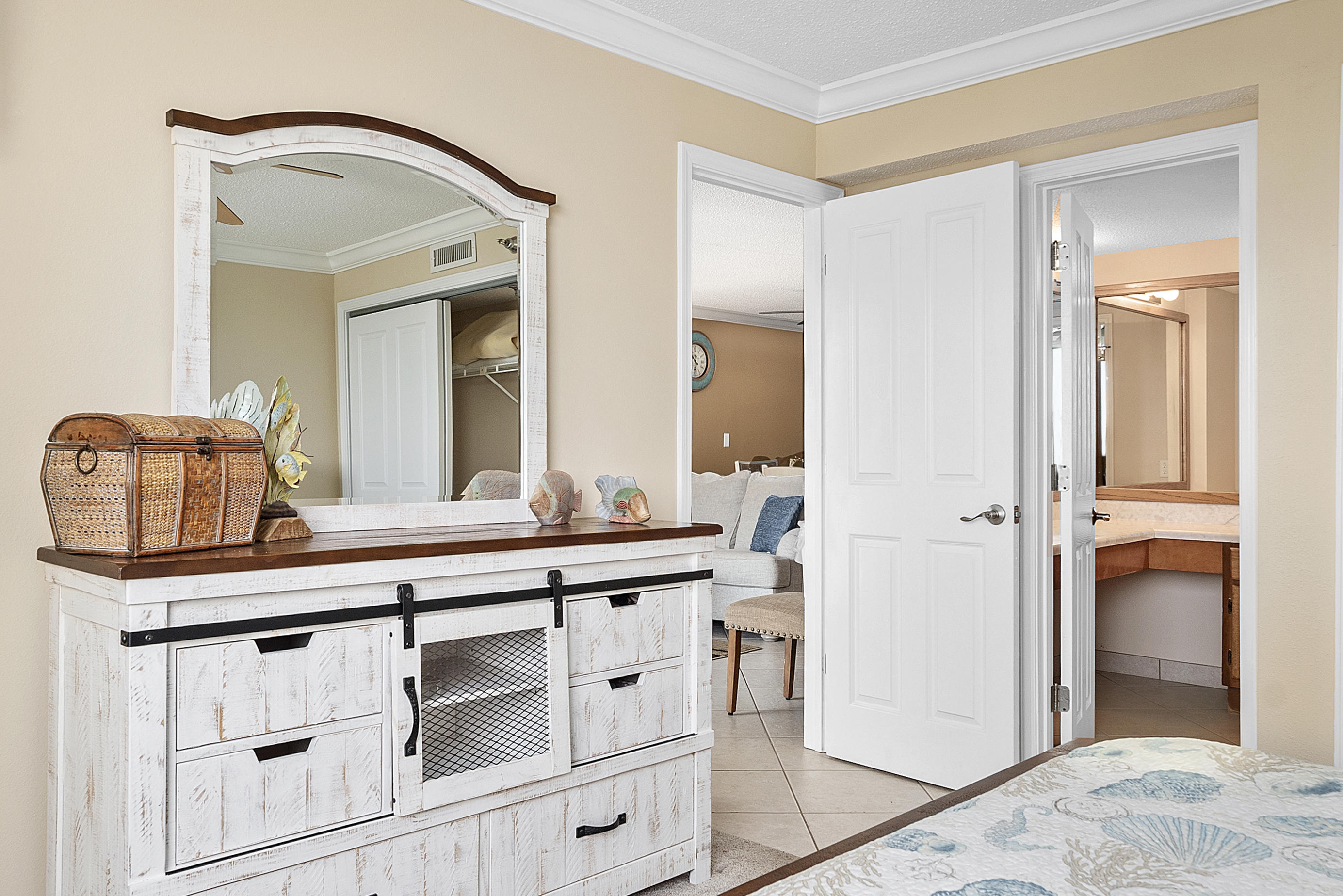 ISLANDER CONDO PH 1 - Residential