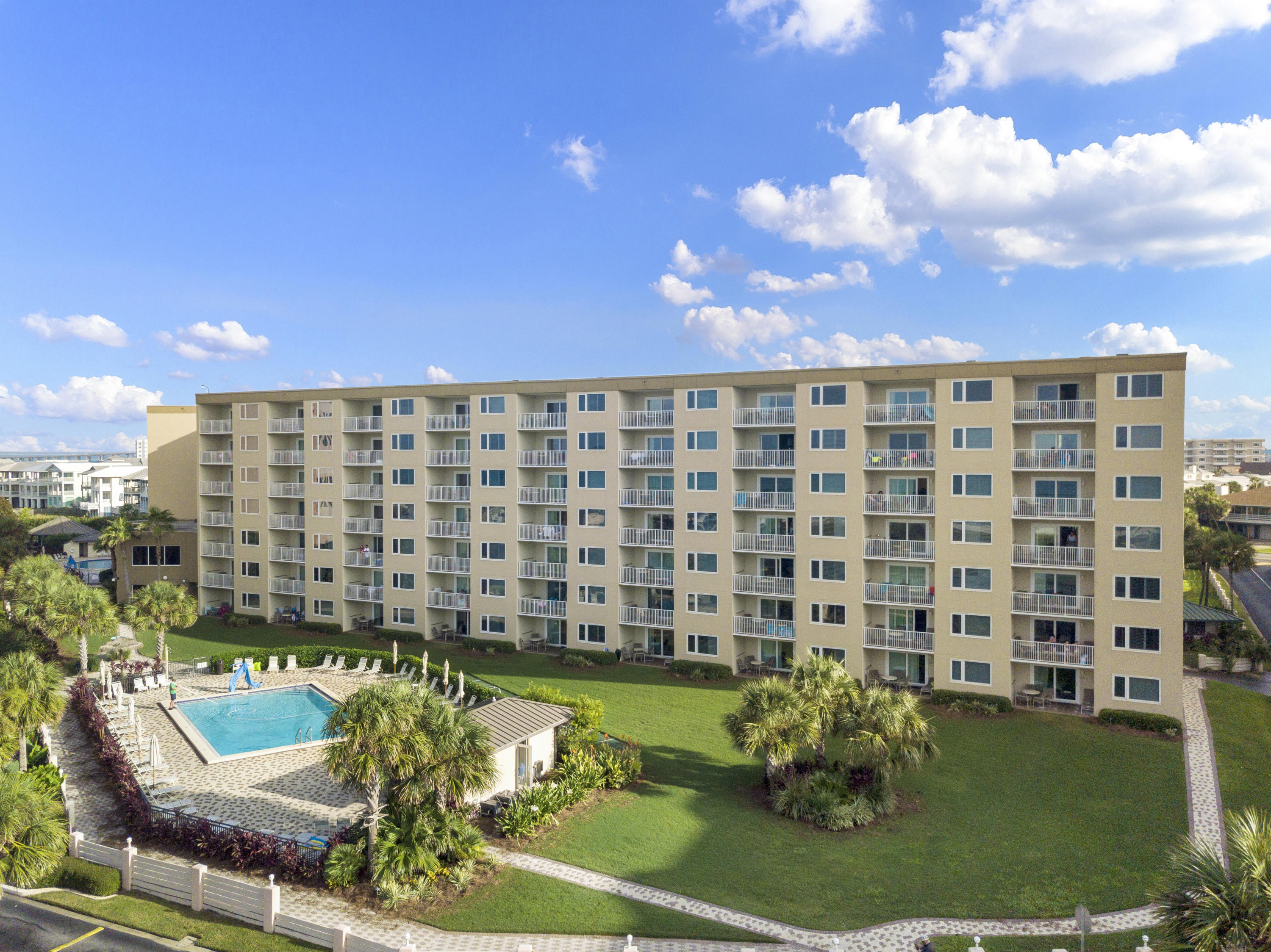 ISLANDER CONDO PH 1 - Residential