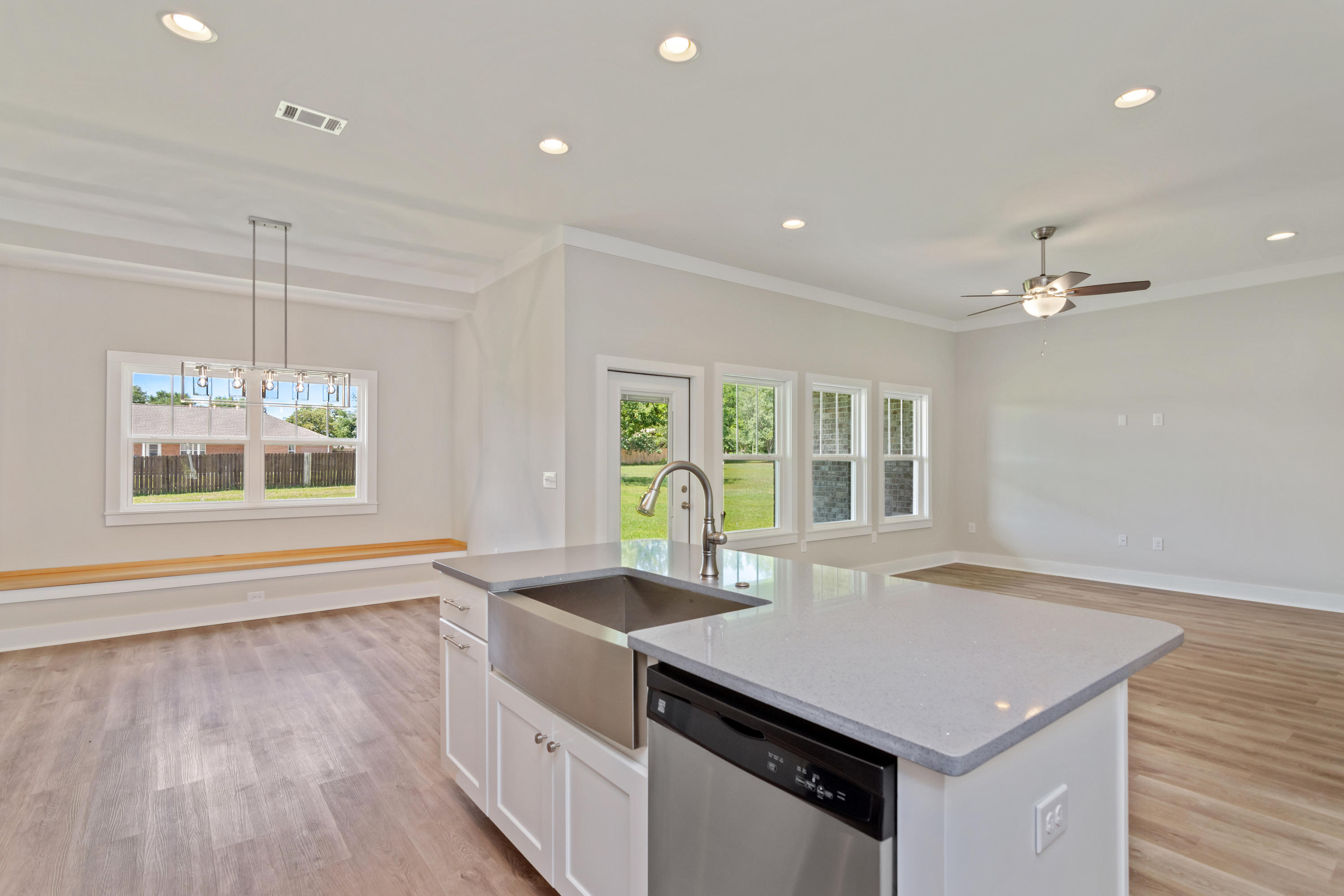 CRESTVIEW (231100.00) - Residential