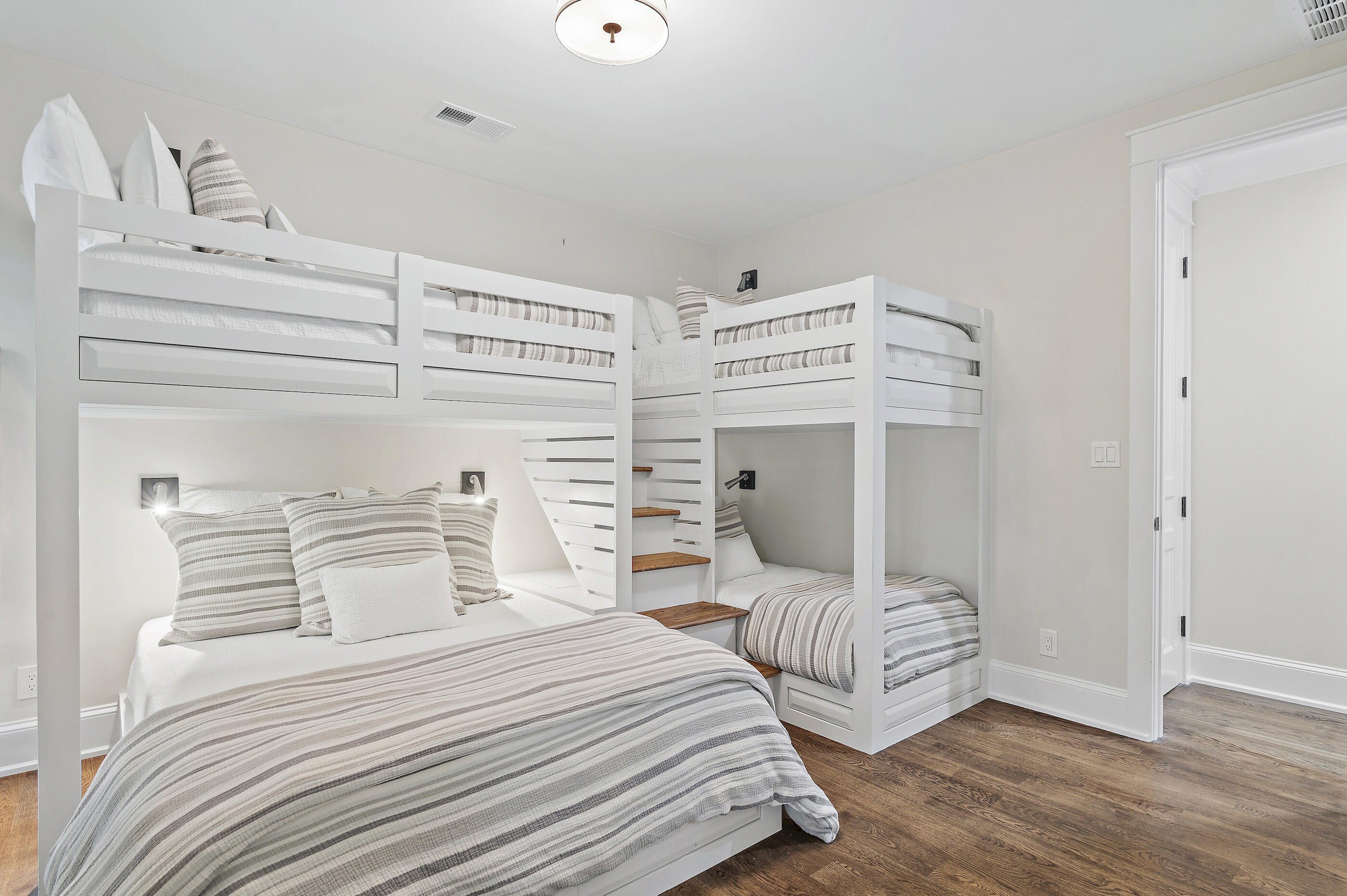 BAYTOWNE AVE EAST - Residential