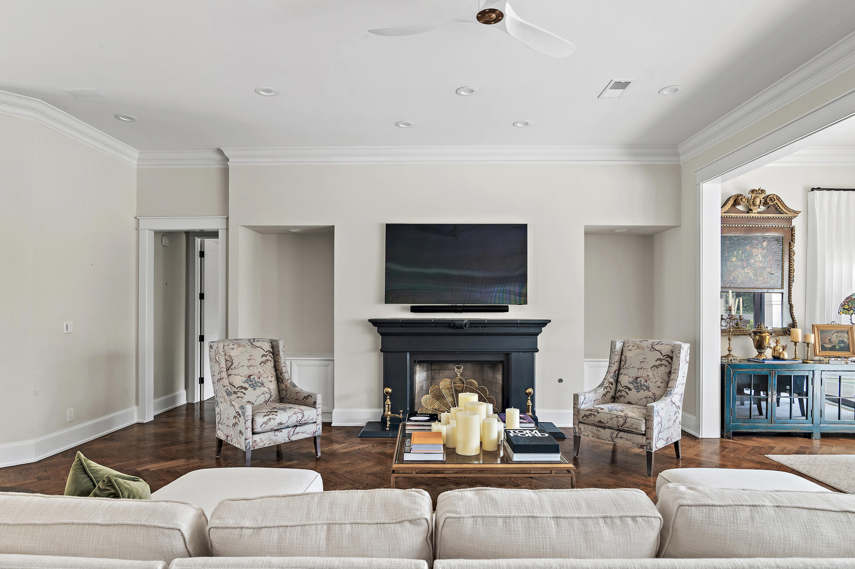 BAYTOWNE AVE EAST - Residential