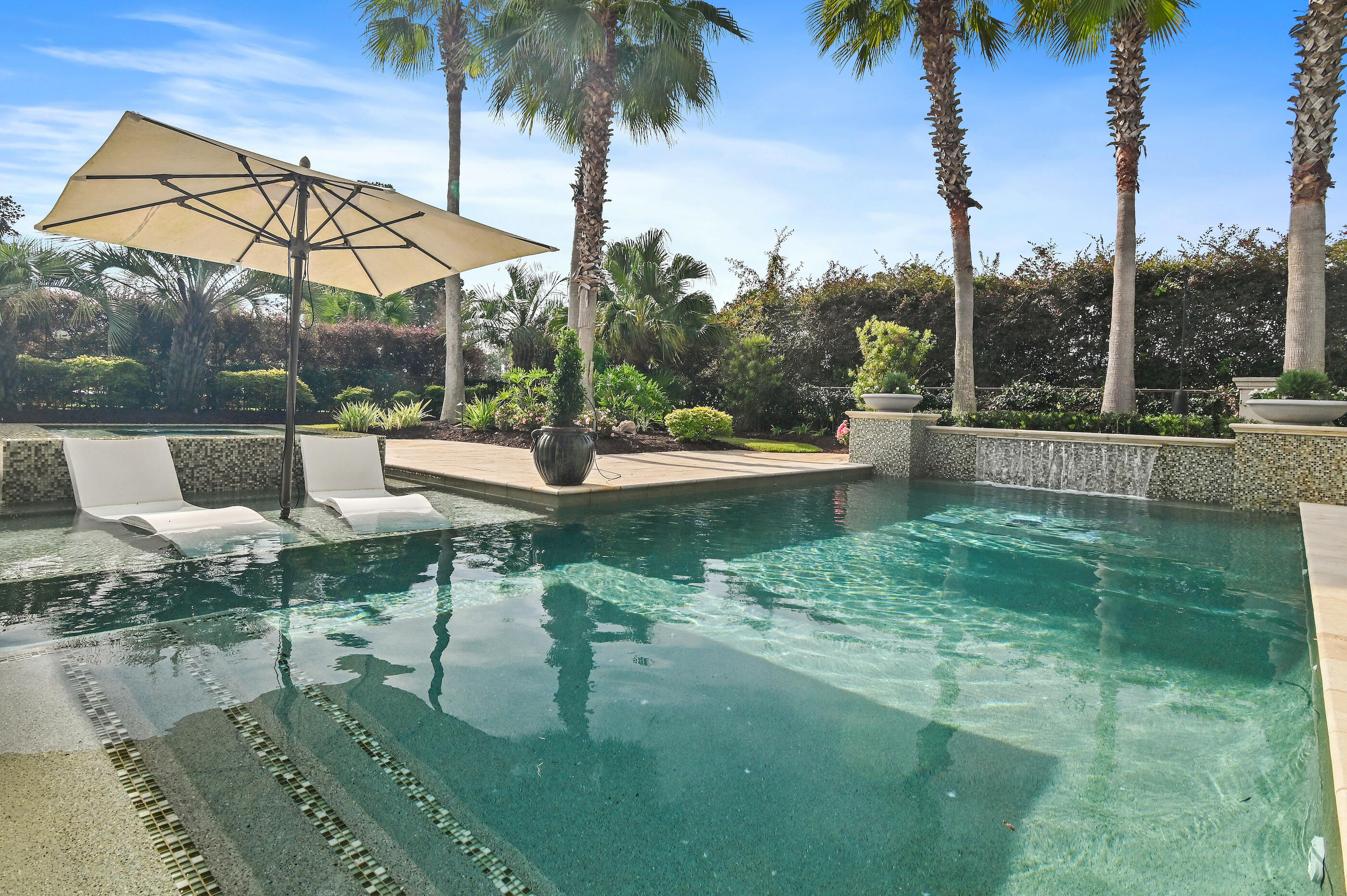 BAYTOWNE AVE EAST - Residential