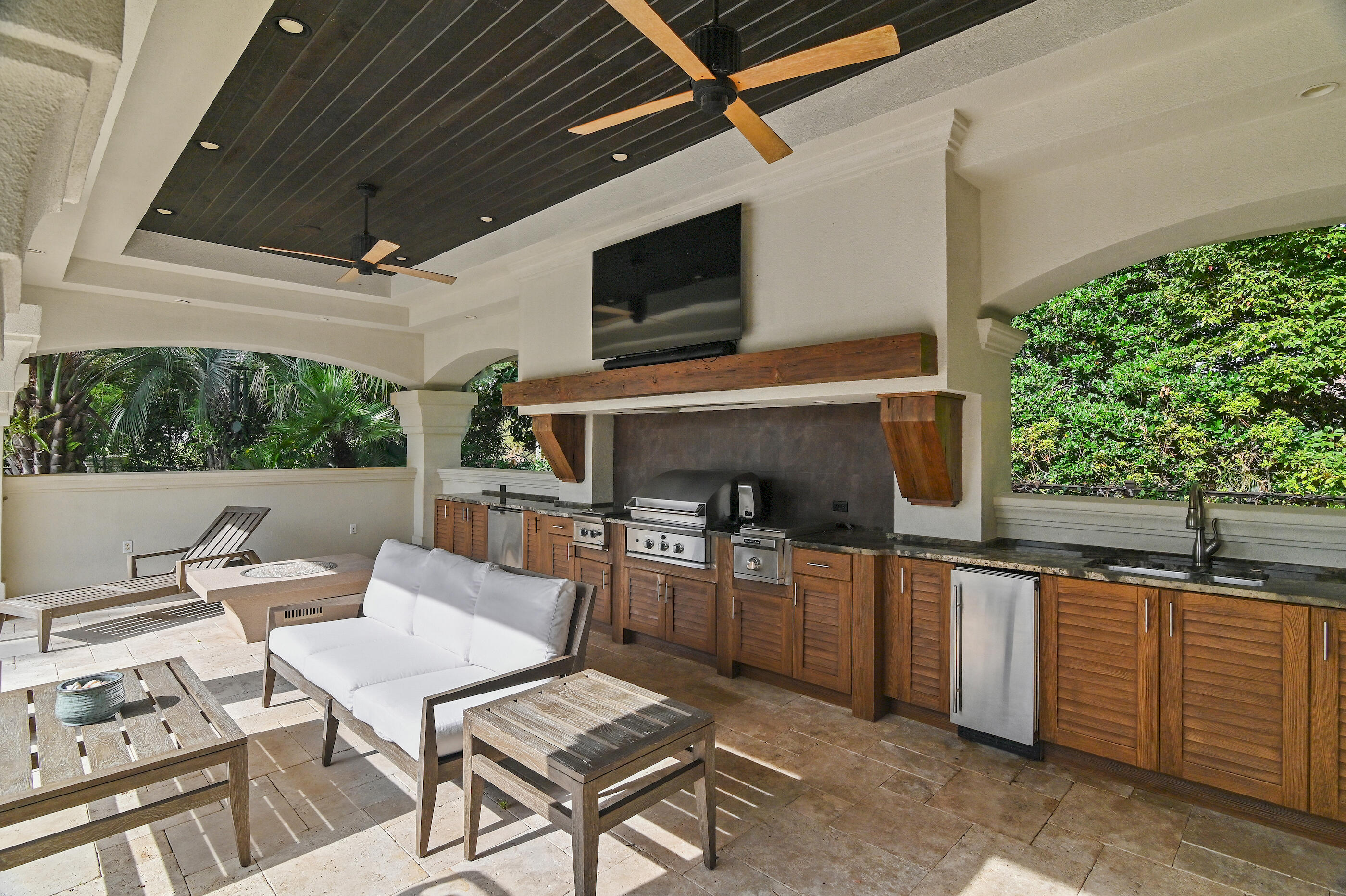 BAYTOWNE AVE EAST - Residential