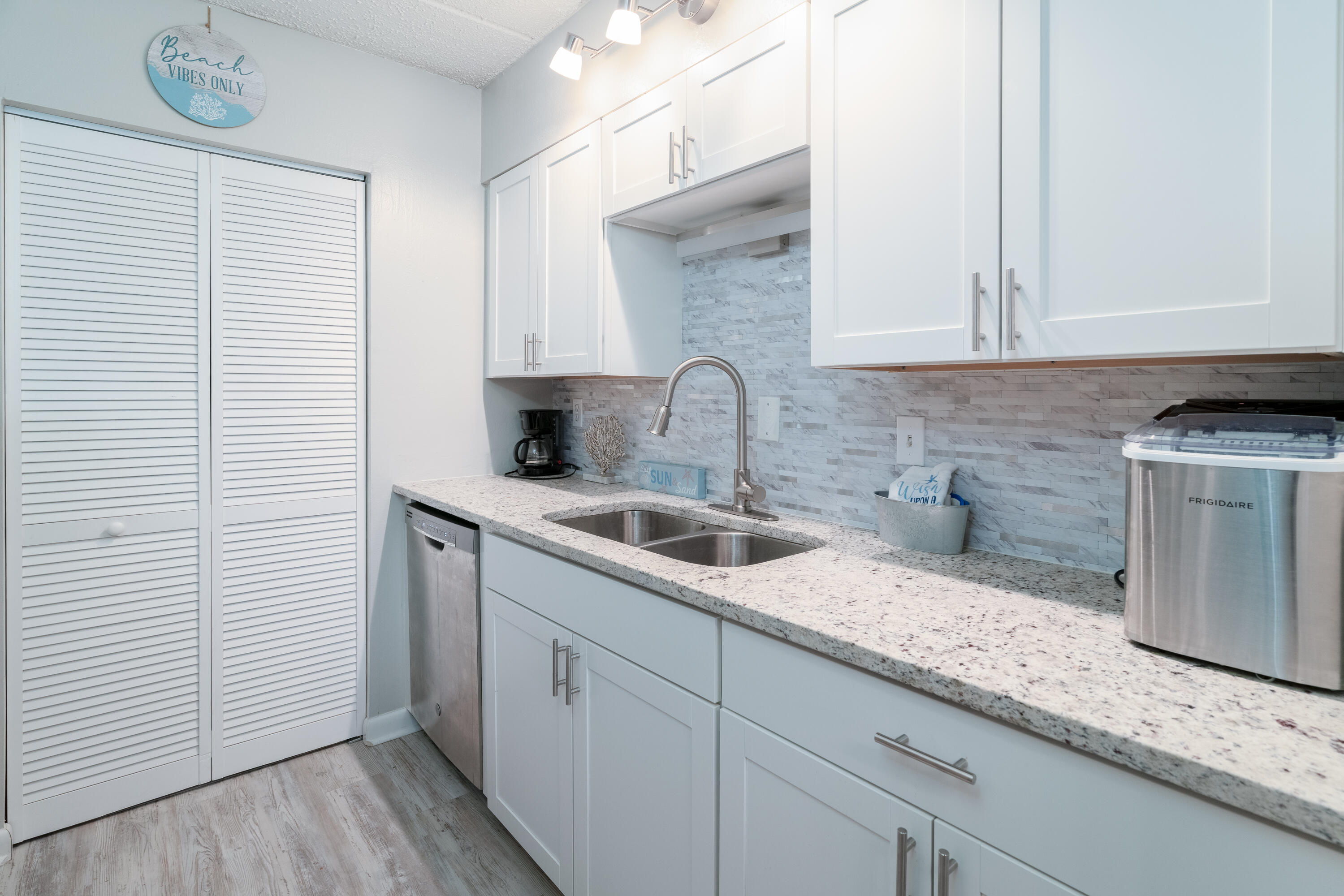 CEDARS CONDO - Residential