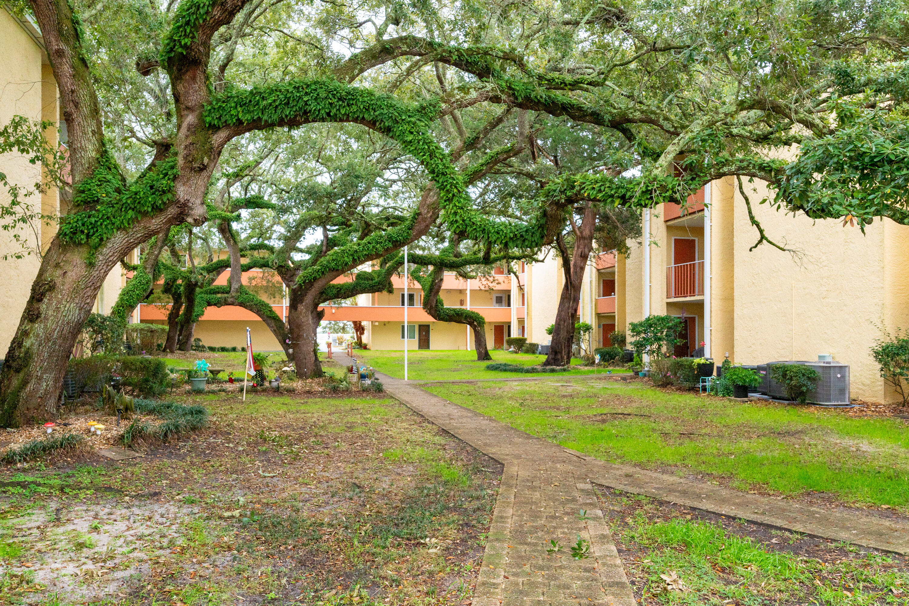 CEDARS CONDO - Residential