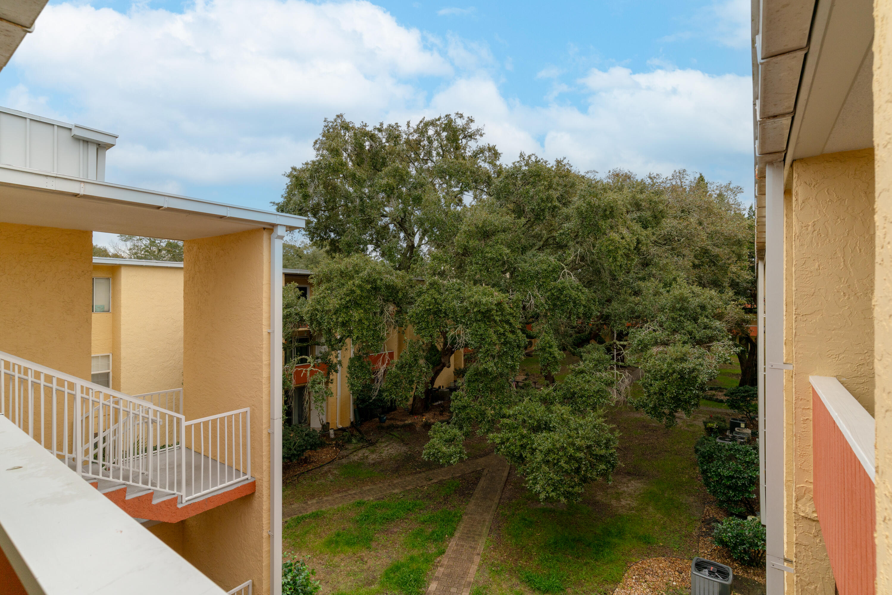 CEDARS CONDO - Residential