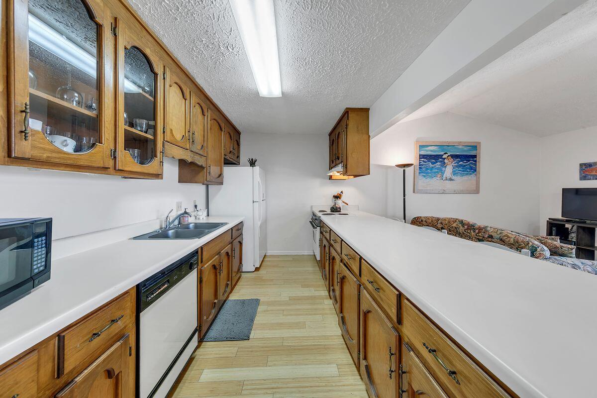 PIRATES COVE INLET CONDO - Residential