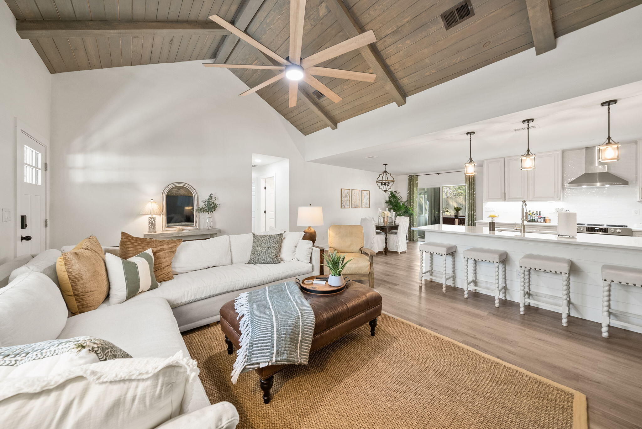 EXCLUSIVE BEACH - Residential