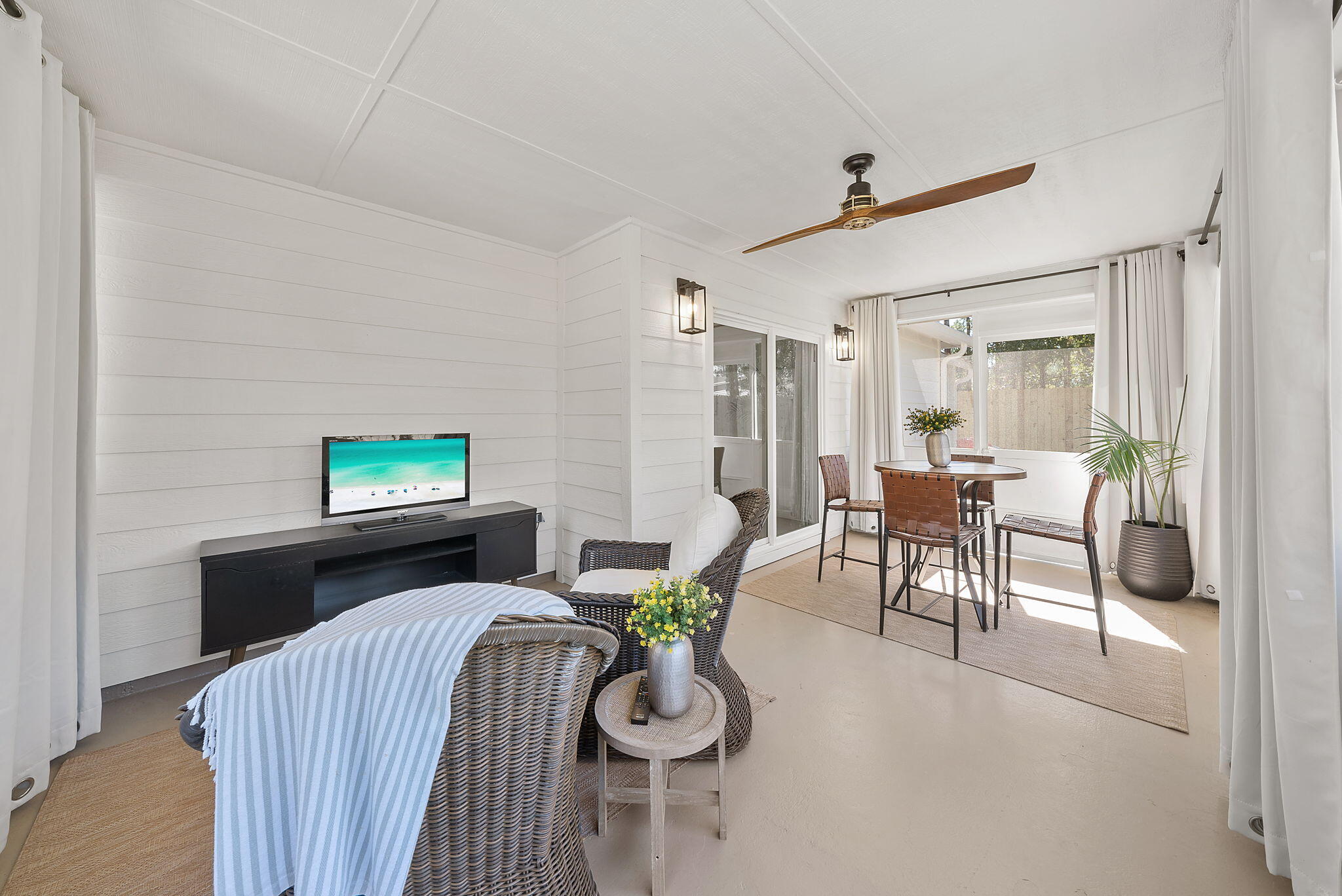 EXCLUSIVE BEACH - Residential