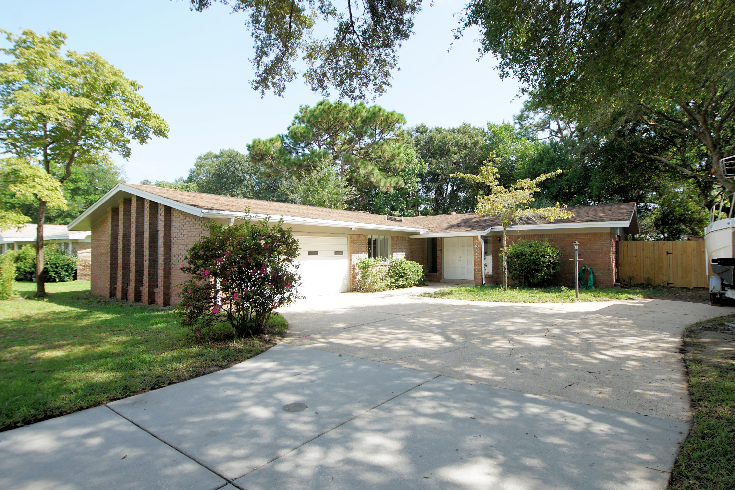 BAYOU POQUITO - Residential