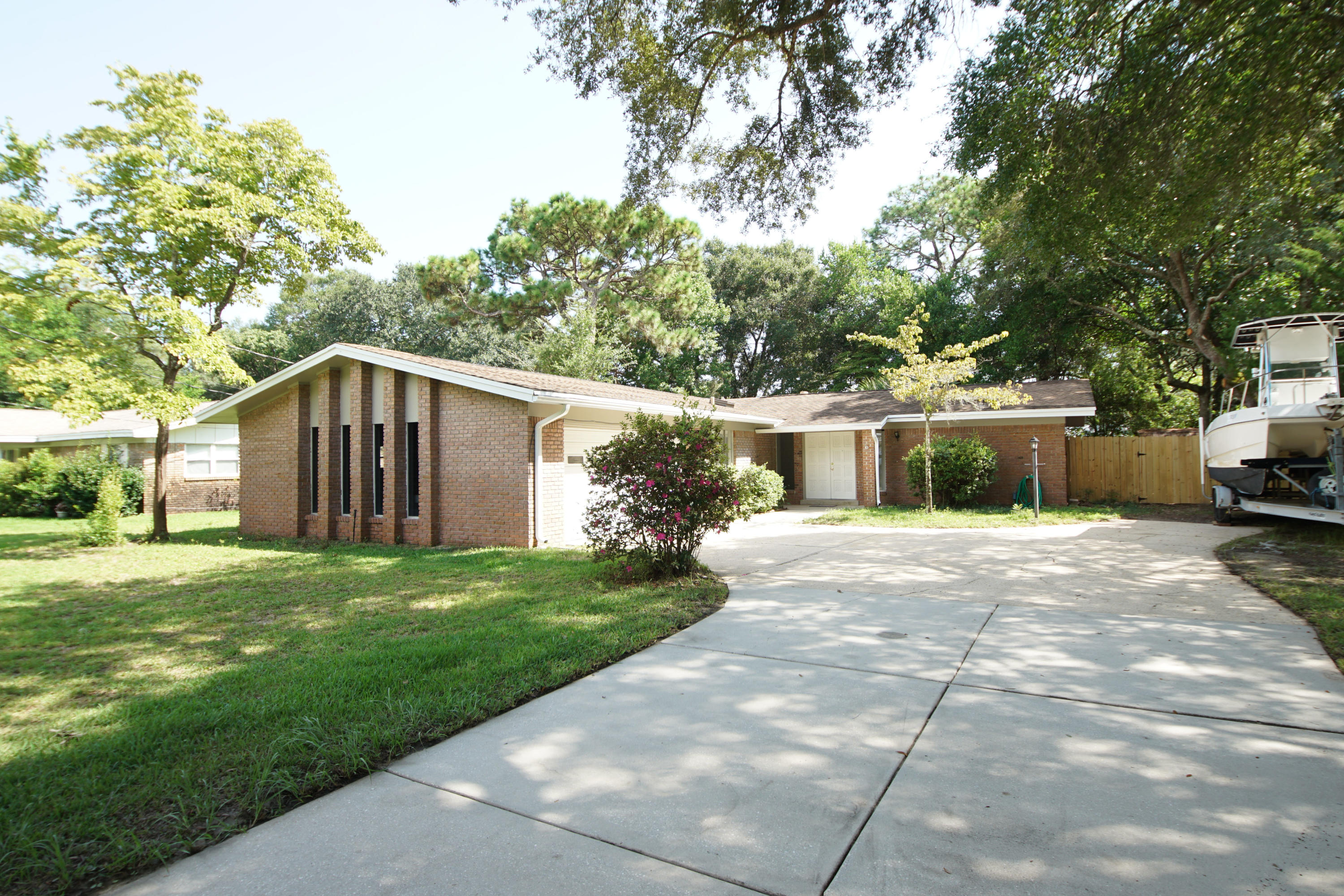 BAYOU POQUITO - Residential