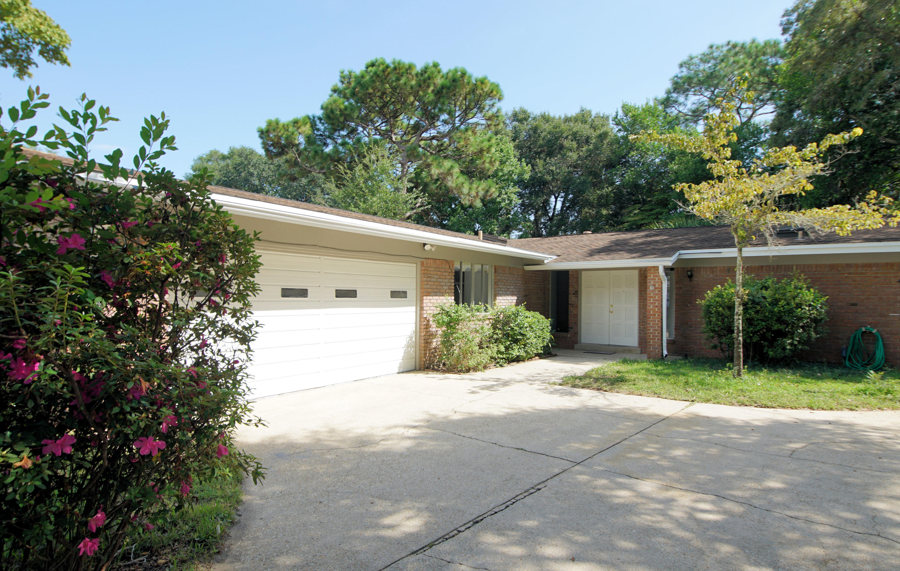 BAYOU POQUITO - Residential