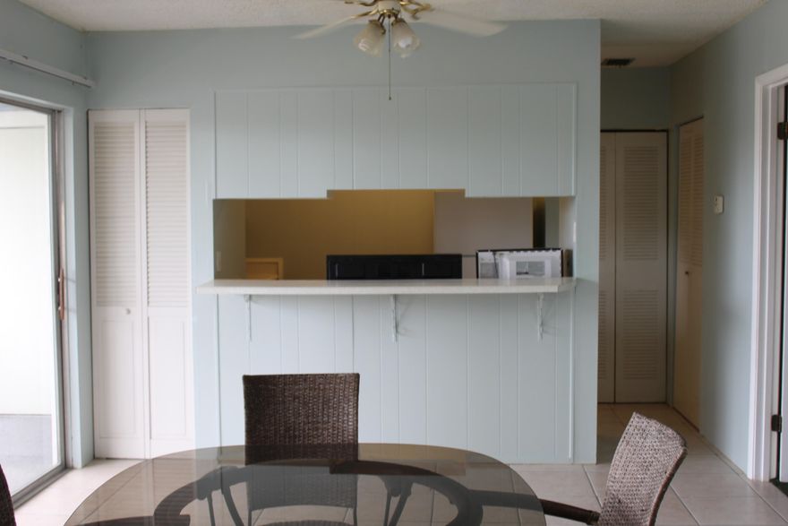 Affordable 1 bedroom, 1 bath. Full size balcony. Great rental unit, vacation or long term. Centrally located, close to the beach, restaurants, entertainment and shopping. Amenities include 3 pools, tennis, outdoor grills, community room. buyer to verify all dimensions.