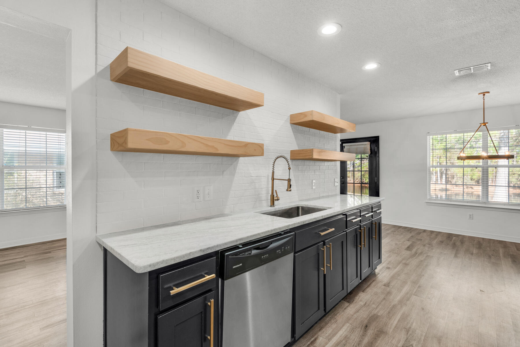 PARKER'S LANDING - Residential Lease