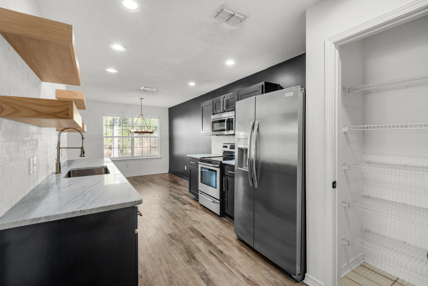 PARKER'S LANDING - Residential Lease