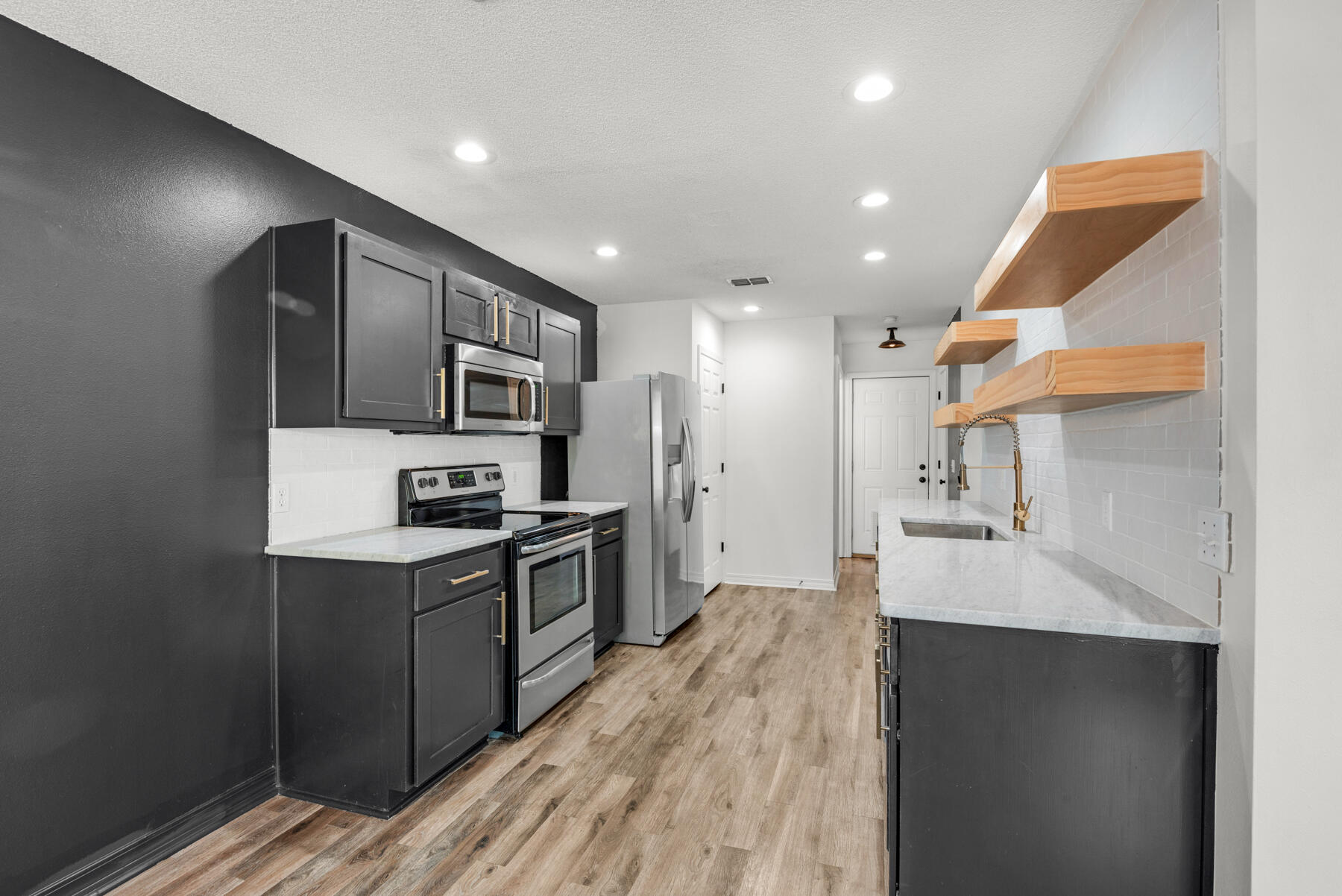 PARKER'S LANDING - Residential Lease