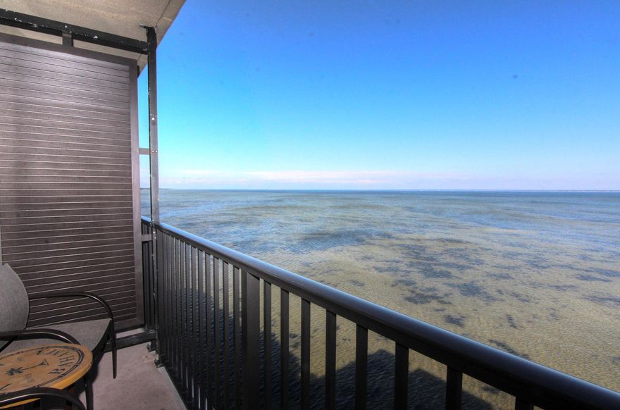 6th FLOOR, BAY-FACING in the popular Bayside Condo located directly on Choctawhatchee Bay in the heart of Sandestin Golf and Beach Resort! Bayside is a favorite place to stay for the Linkside conference Center guests and is also adjacent to the Links golf course, the Salon & Day Spa, and the Sandestin fitness center. These studios consistently produce fantastic rental and are a great way to jump into vacation-rental property ownership!