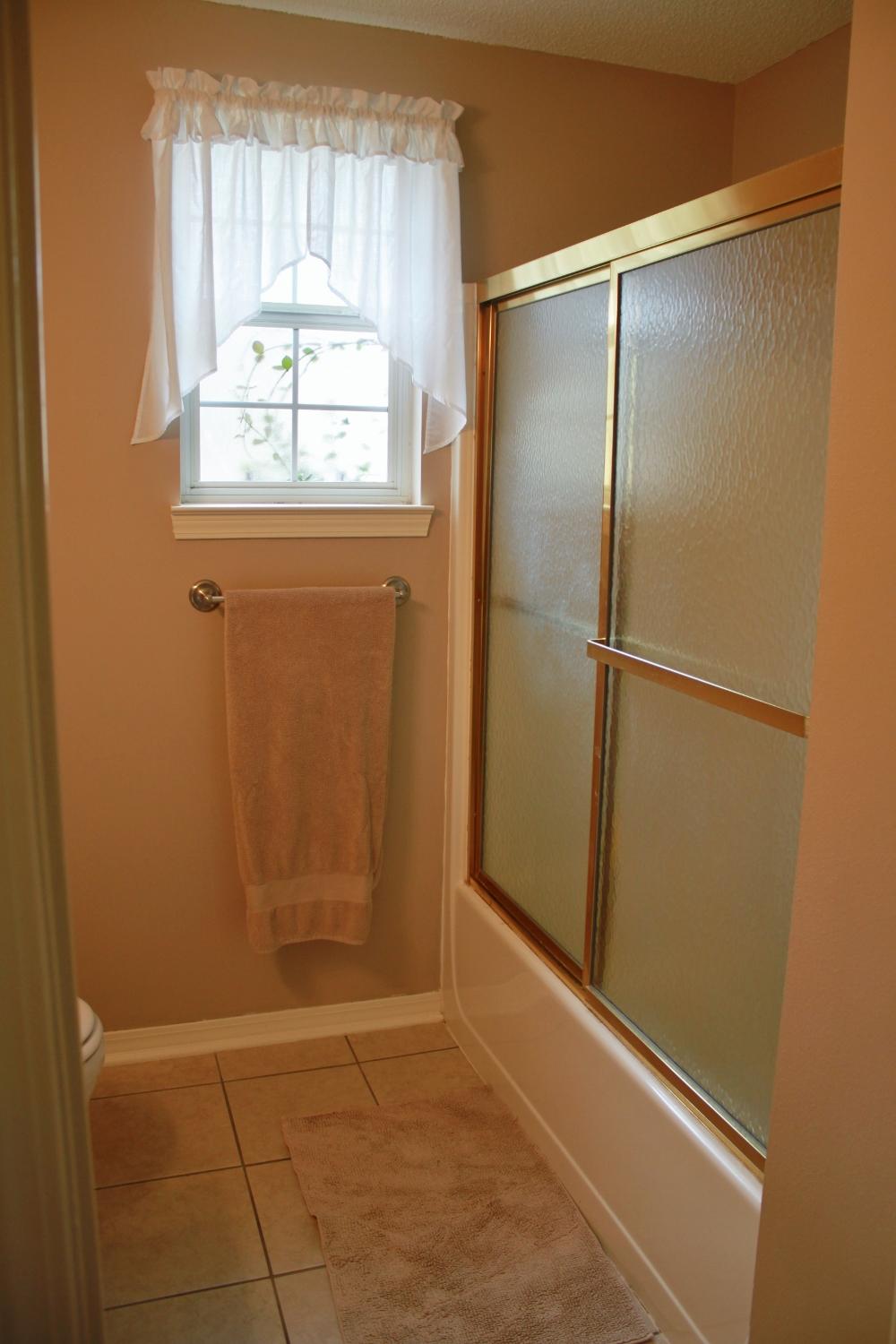 COUNTRYVIEW ESTATES - Residential Lease