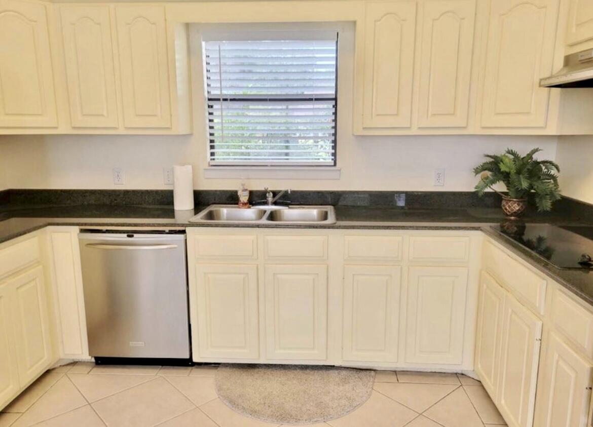 CLOVERDALE S/D 1ST ADDN - Residential