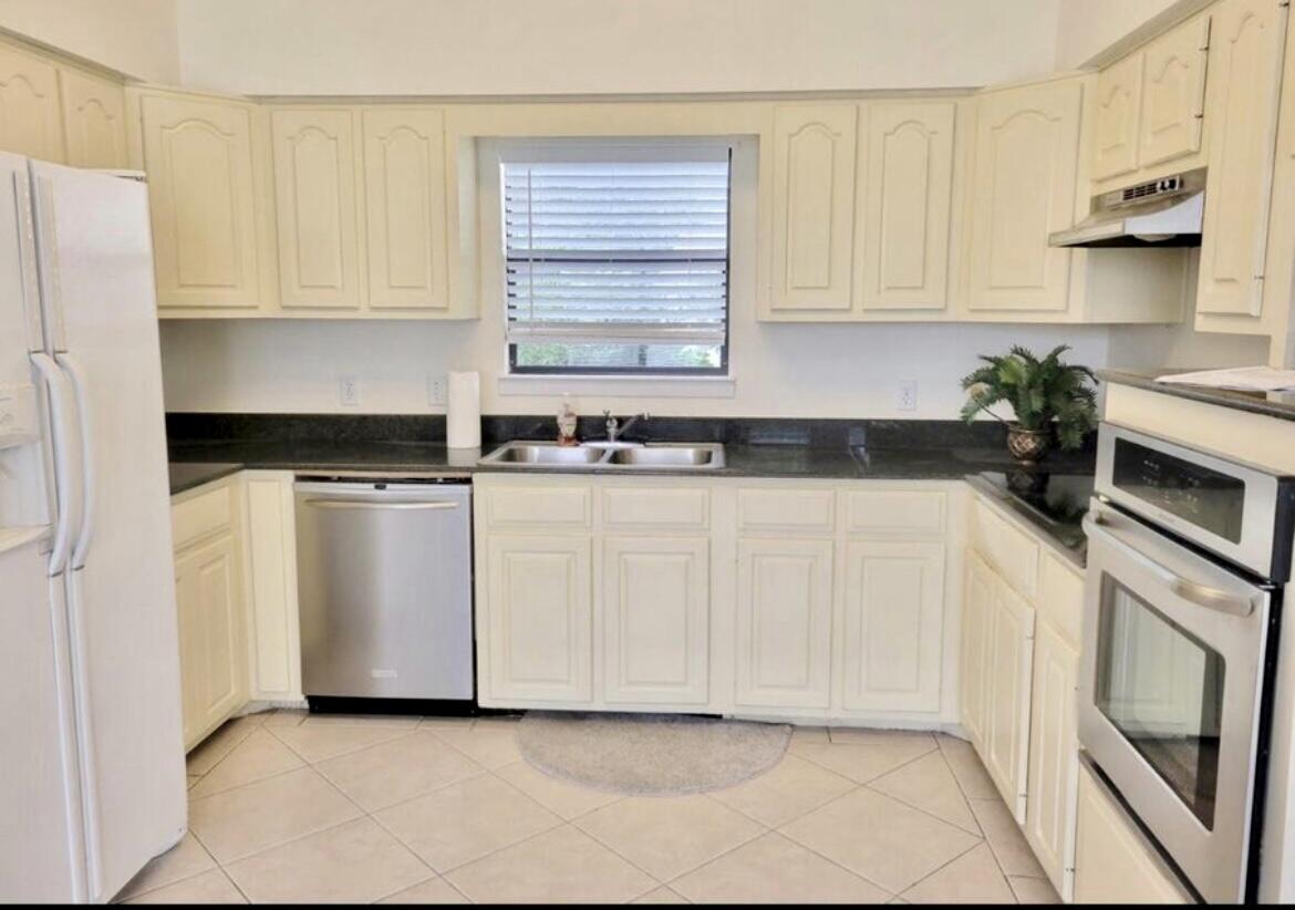 CLOVERDALE S/D 1ST ADDN - Residential