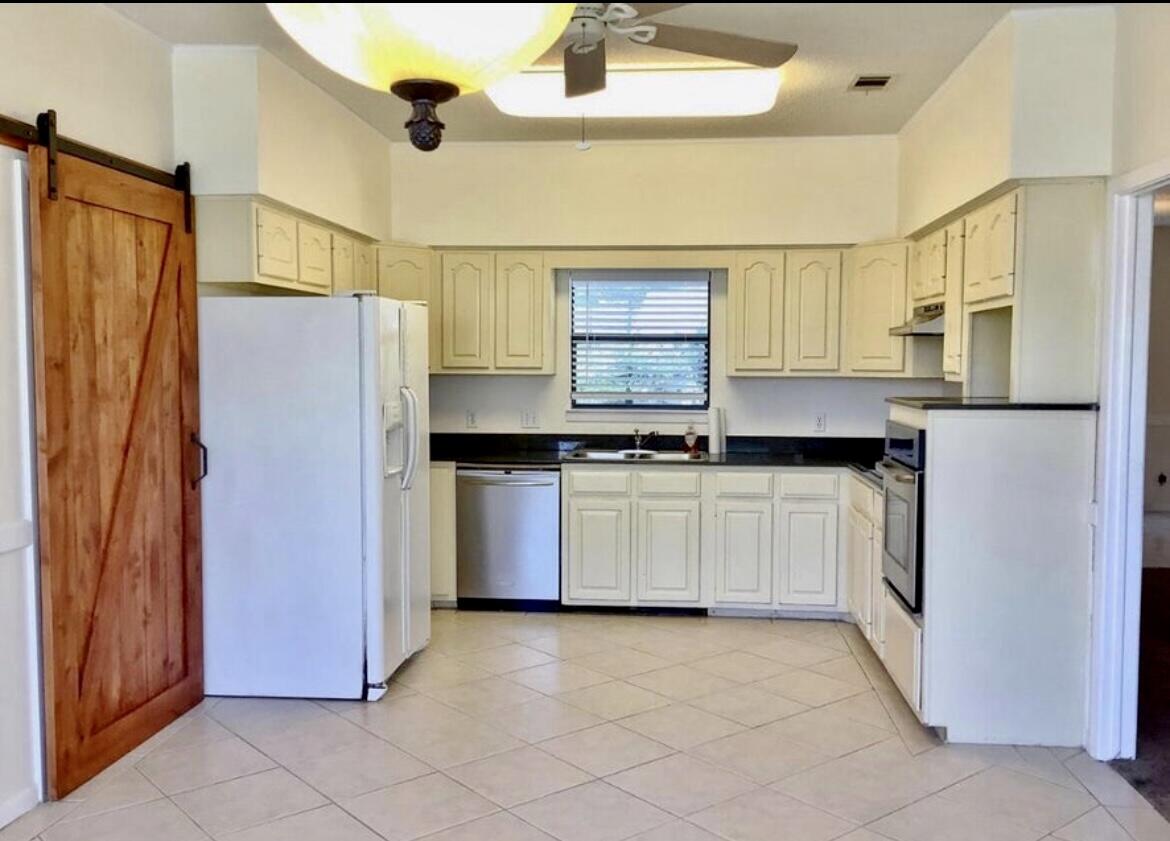 CLOVERDALE S/D 1ST ADDN - Residential