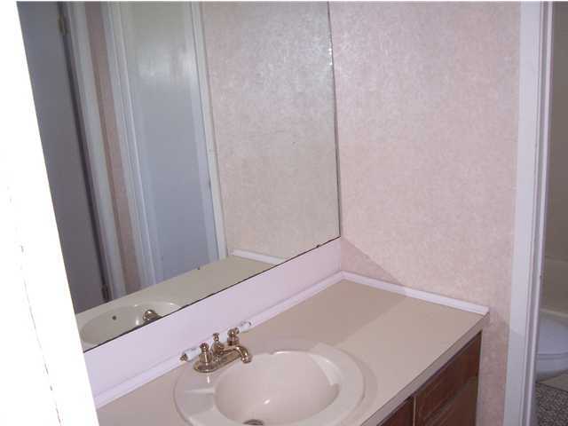 QUIET WOOD - Residential Lease