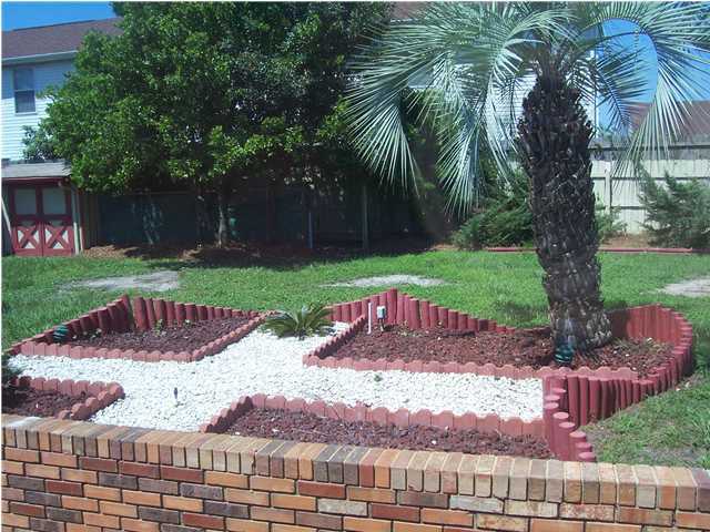 QUIET WOOD - Residential Lease