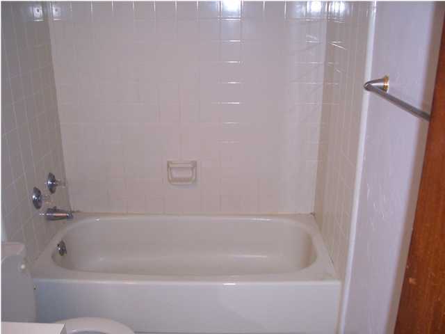 QUIET WOOD - Residential Lease