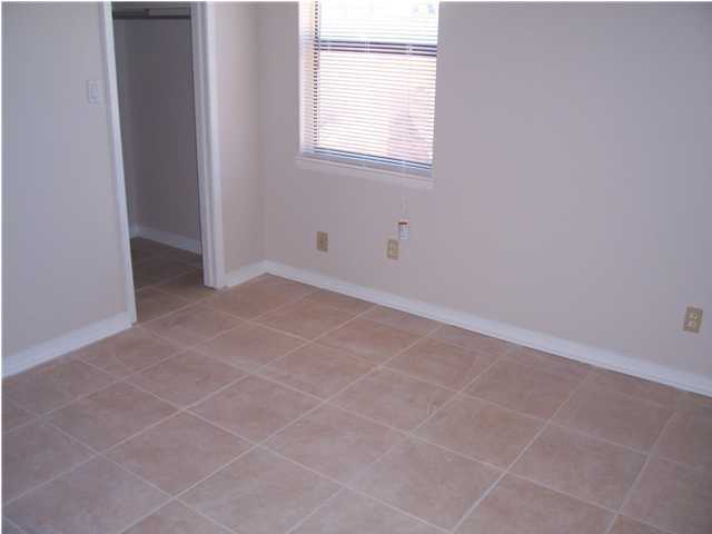 QUIET WOOD - Residential Lease