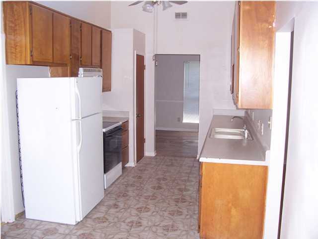 QUIET WOOD - Residential Lease