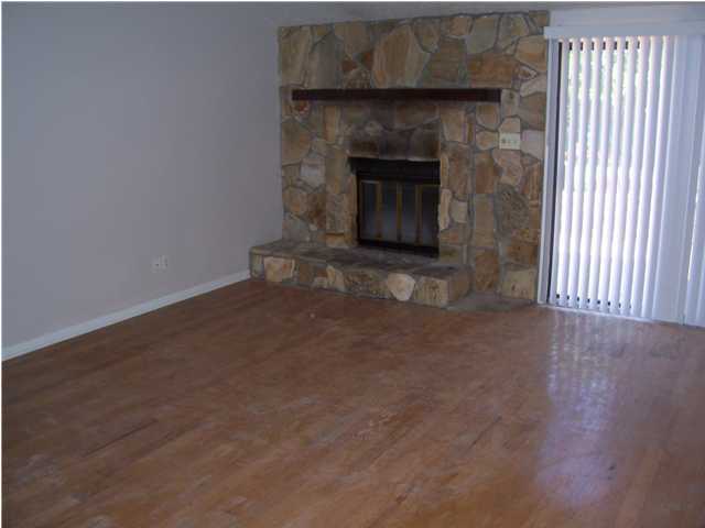 QUIET WOOD - Residential Lease