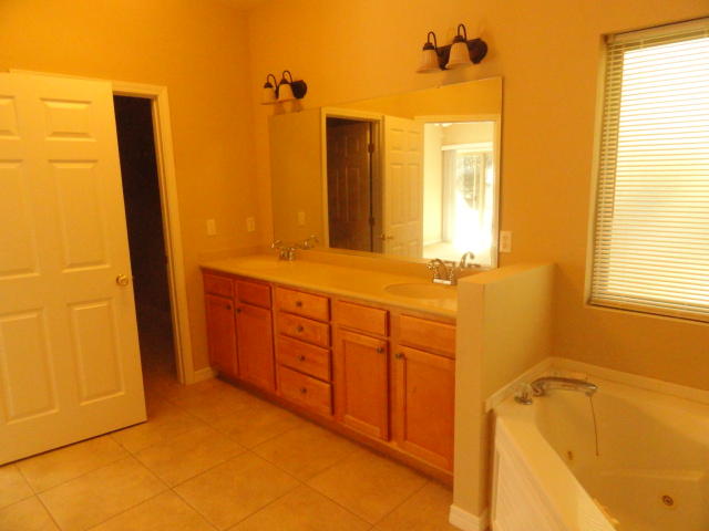 MAGNOLIA LAKE ESTATES PH 1 - Residential