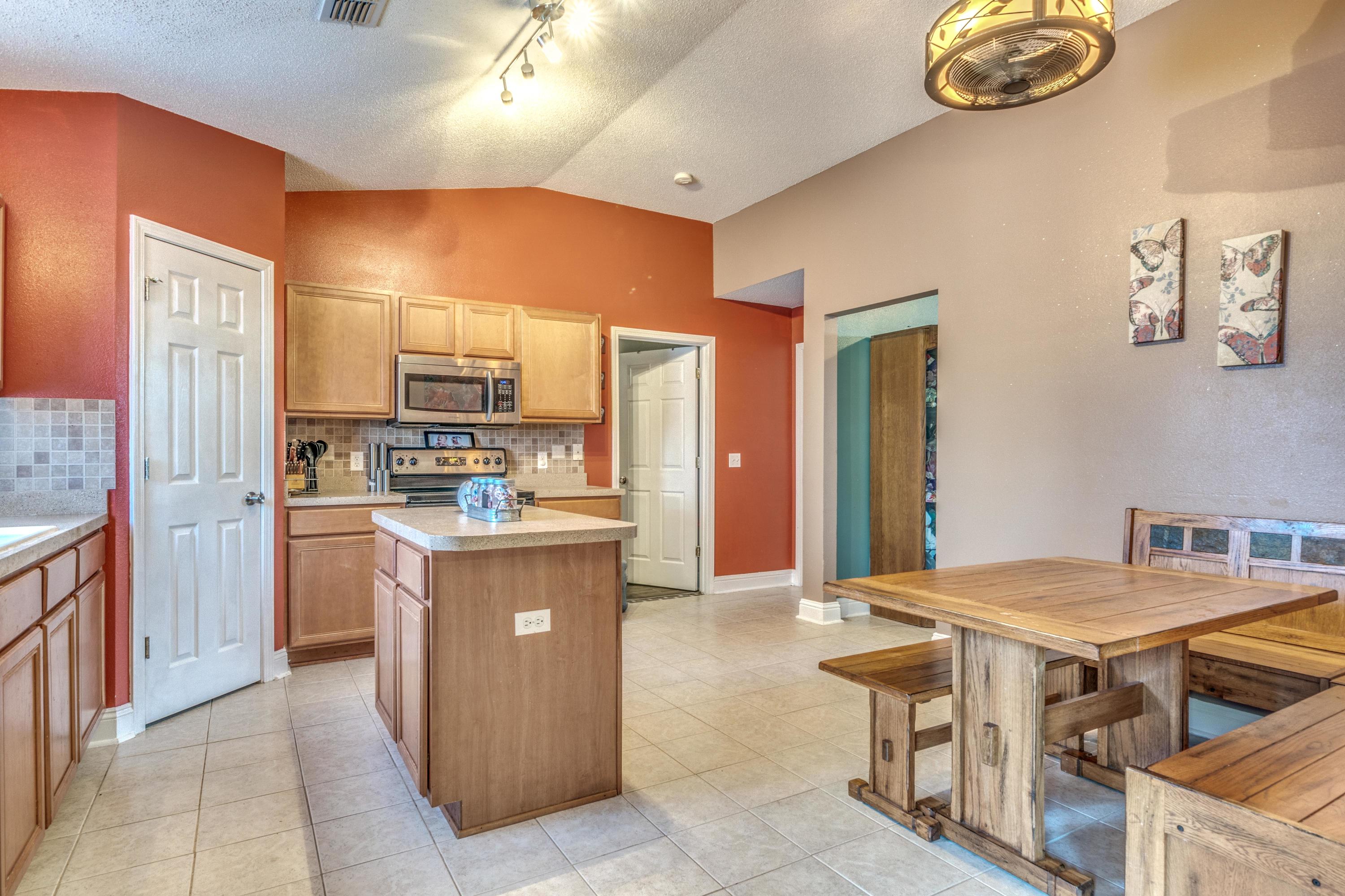 COUNTRYVIEW ESTATES 10TH ADDN - Residential