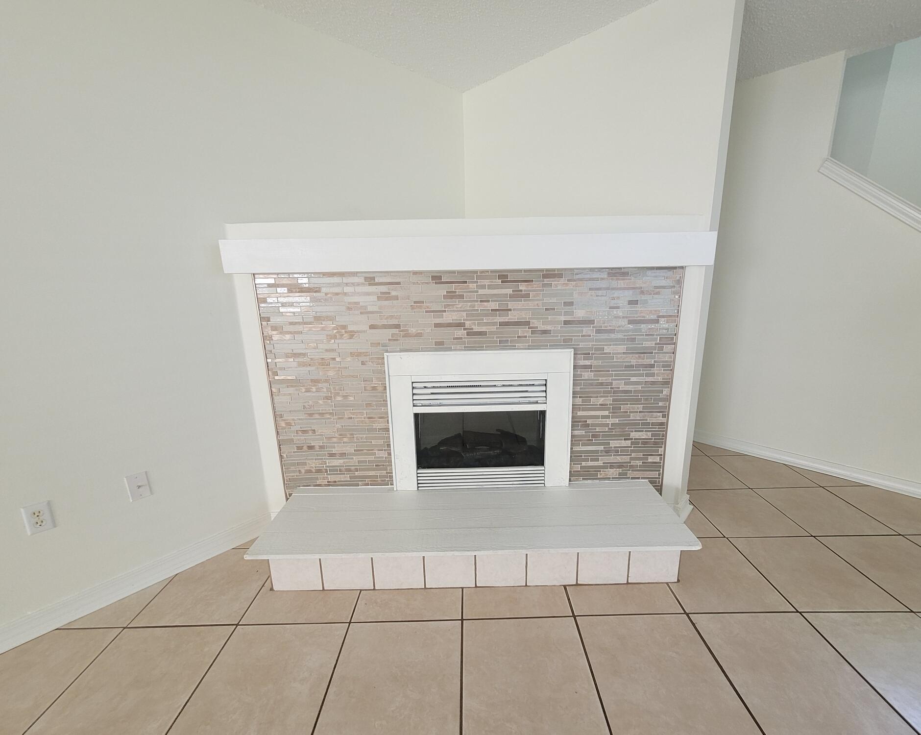 TWIN LAKES - Residential