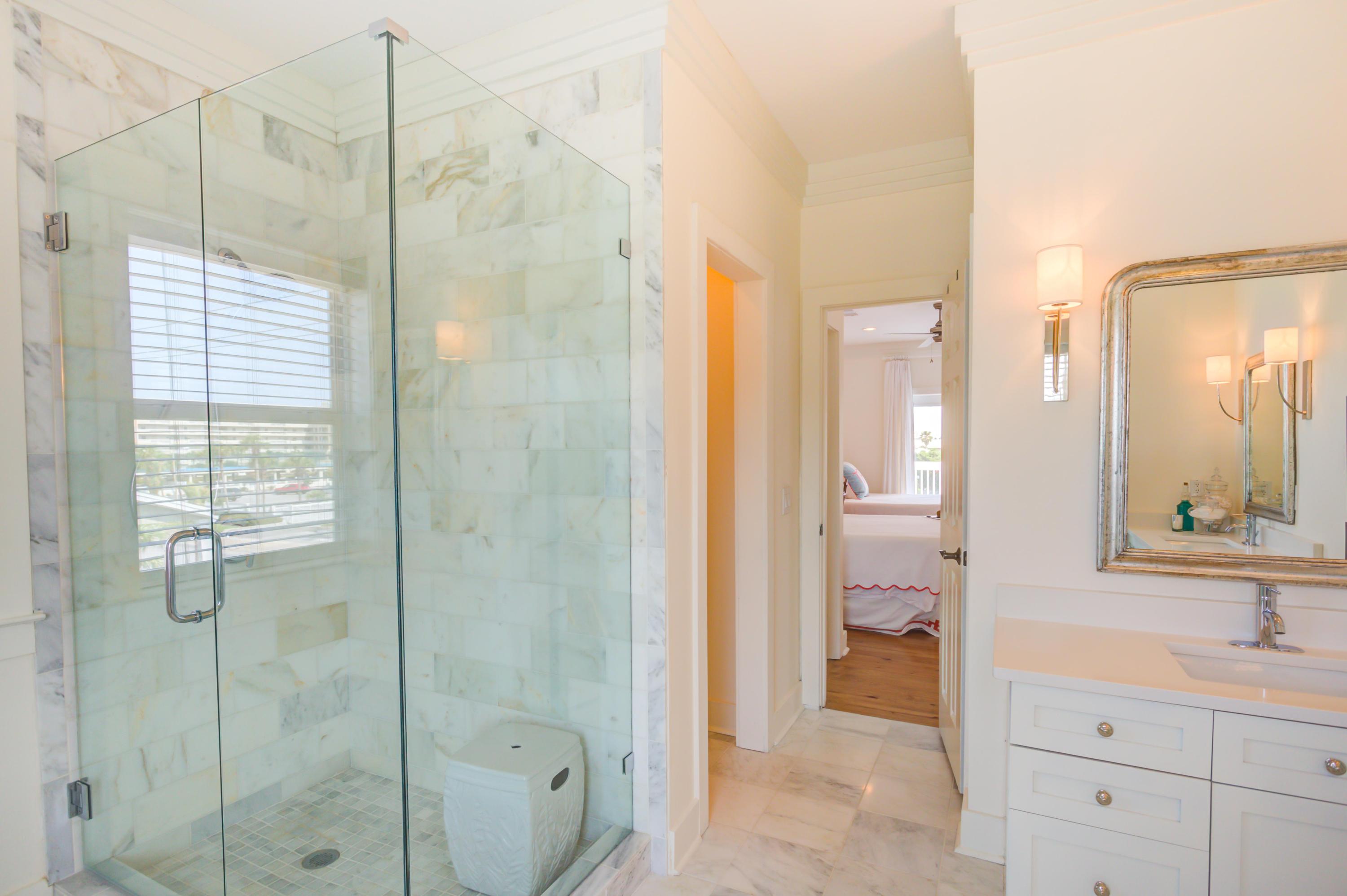 HOLIDAY ISLE - Residential