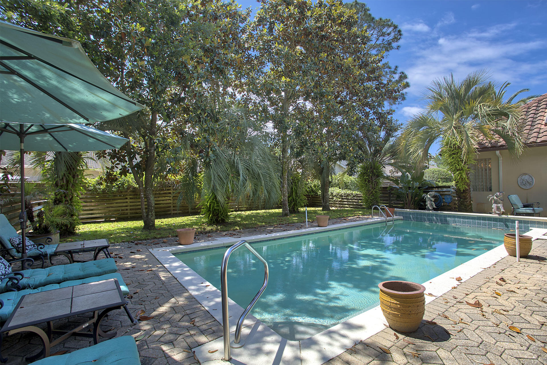 BAYTOWNE AVE EAST - Residential